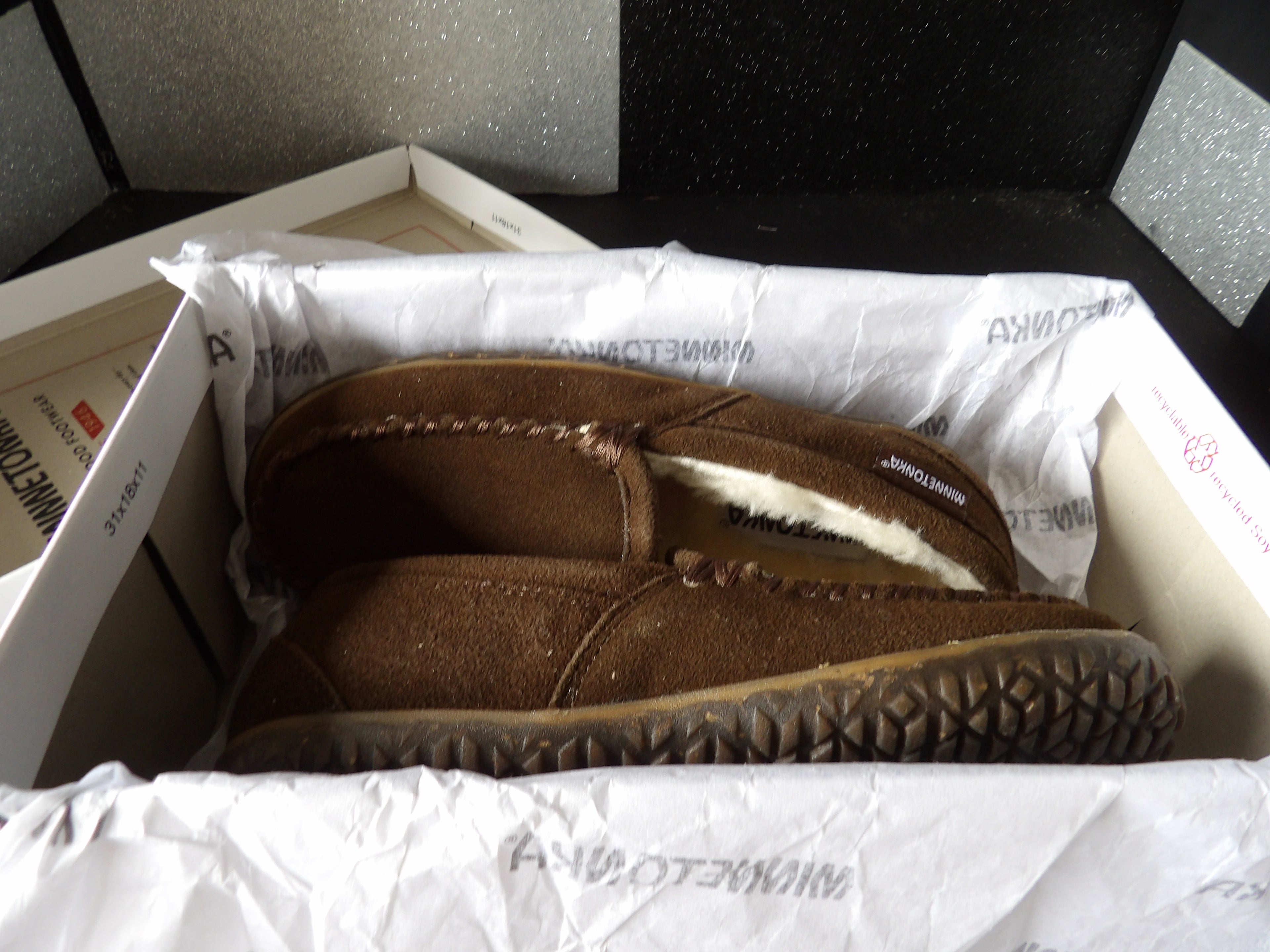 Minnetonka Tempe Moccasin Slippers – Chocolate Suede (Size US Women's 7M)