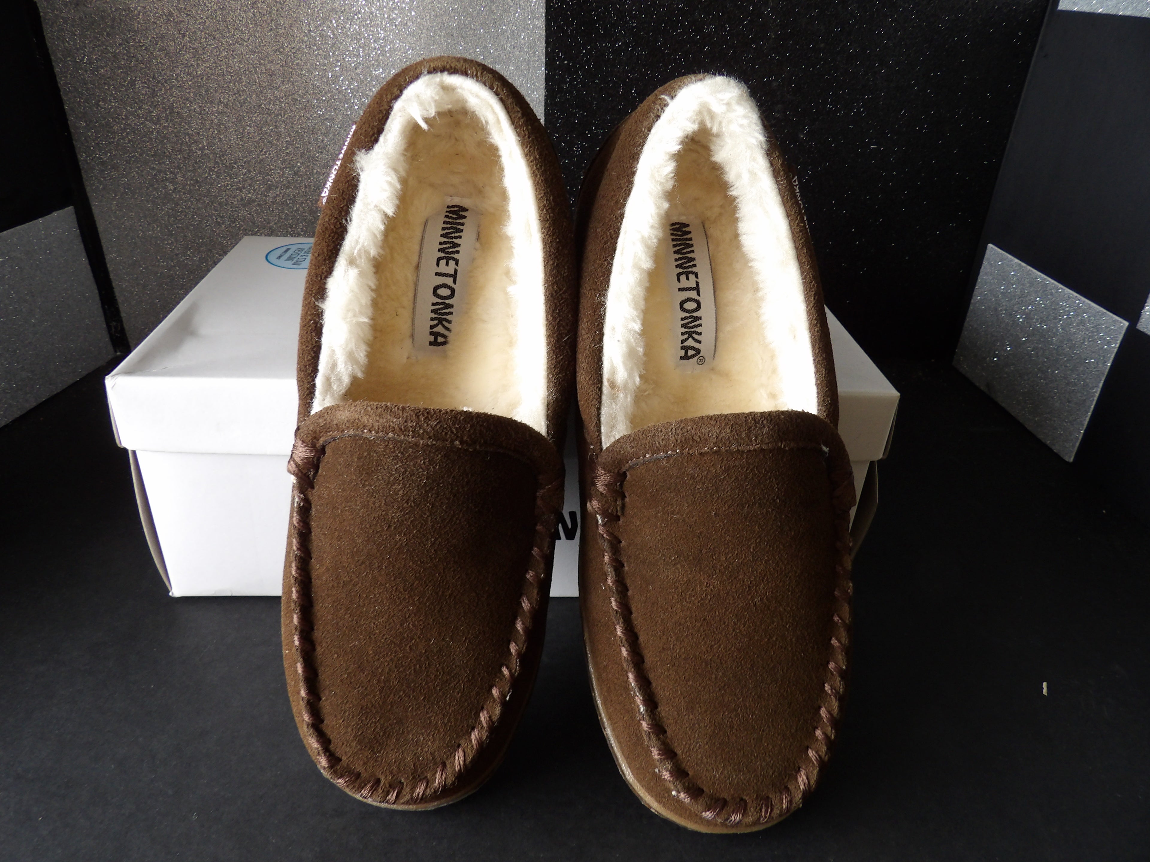 Minnetonka Tempe Moccasin Slippers – Chocolate Suede (Size US Women's 7M)