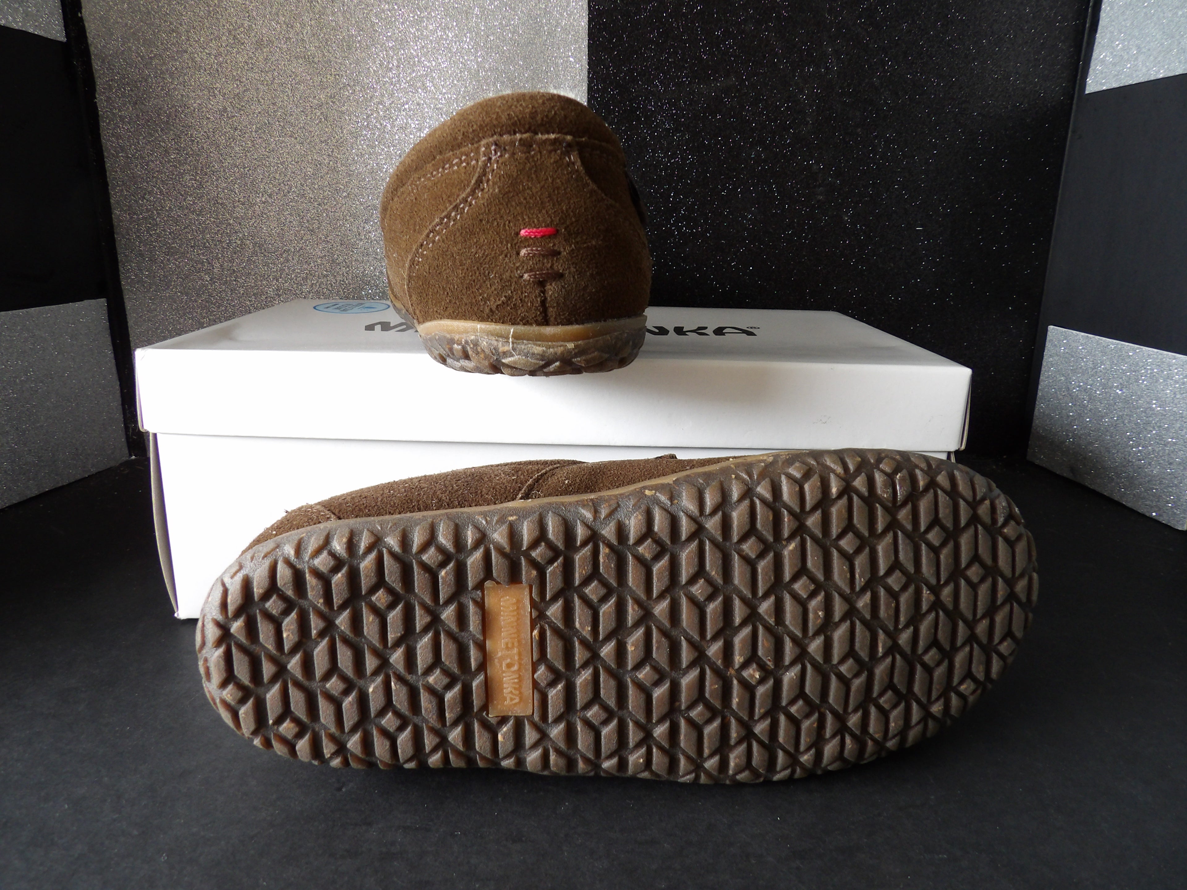 Minnetonka Tempe Moccasin Slippers – Chocolate Suede (Size US Women's 7M)