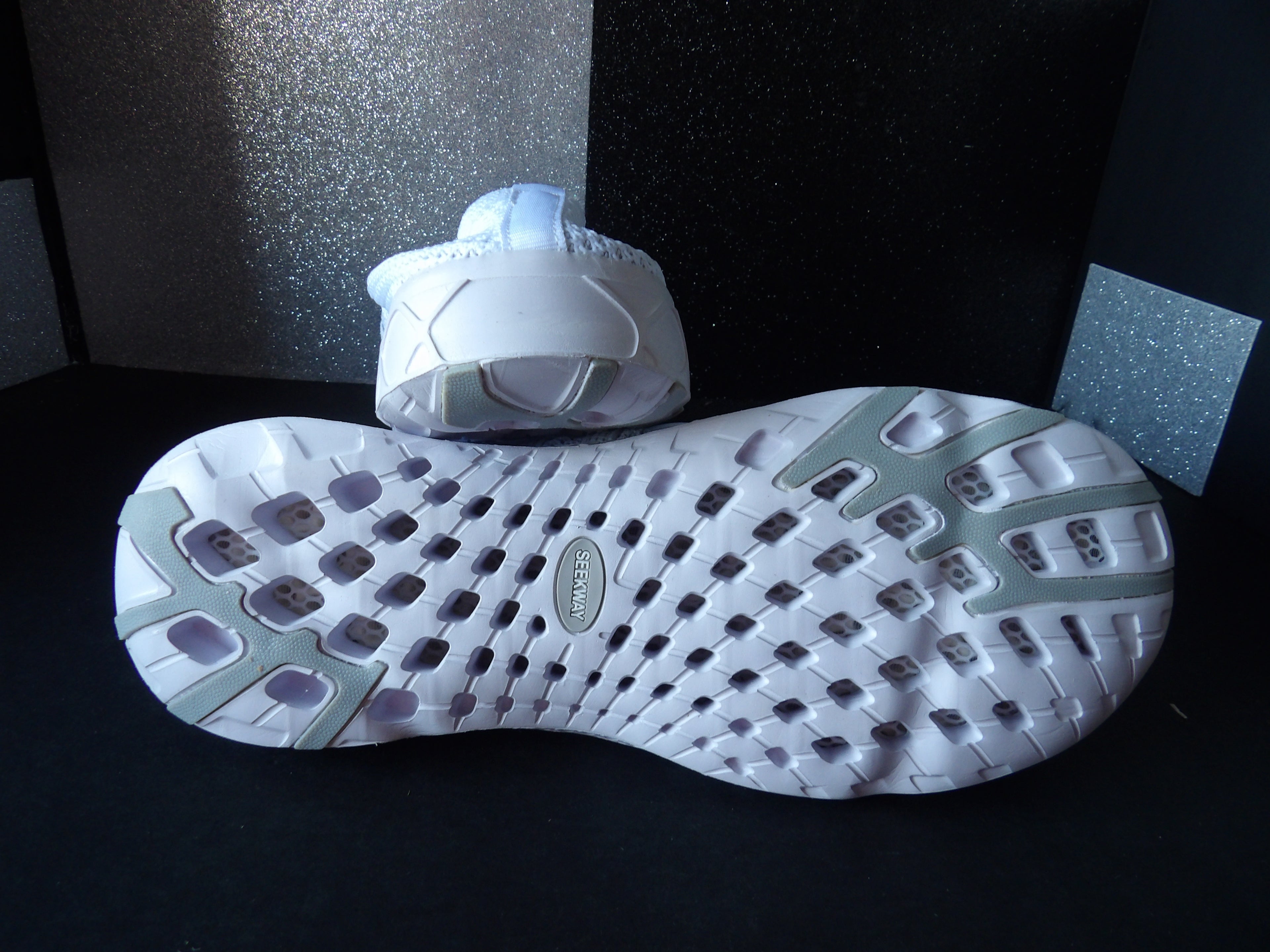 SEEKWAY AE051 Quick-Dry Water Shoes – White (Size US Men's 10)