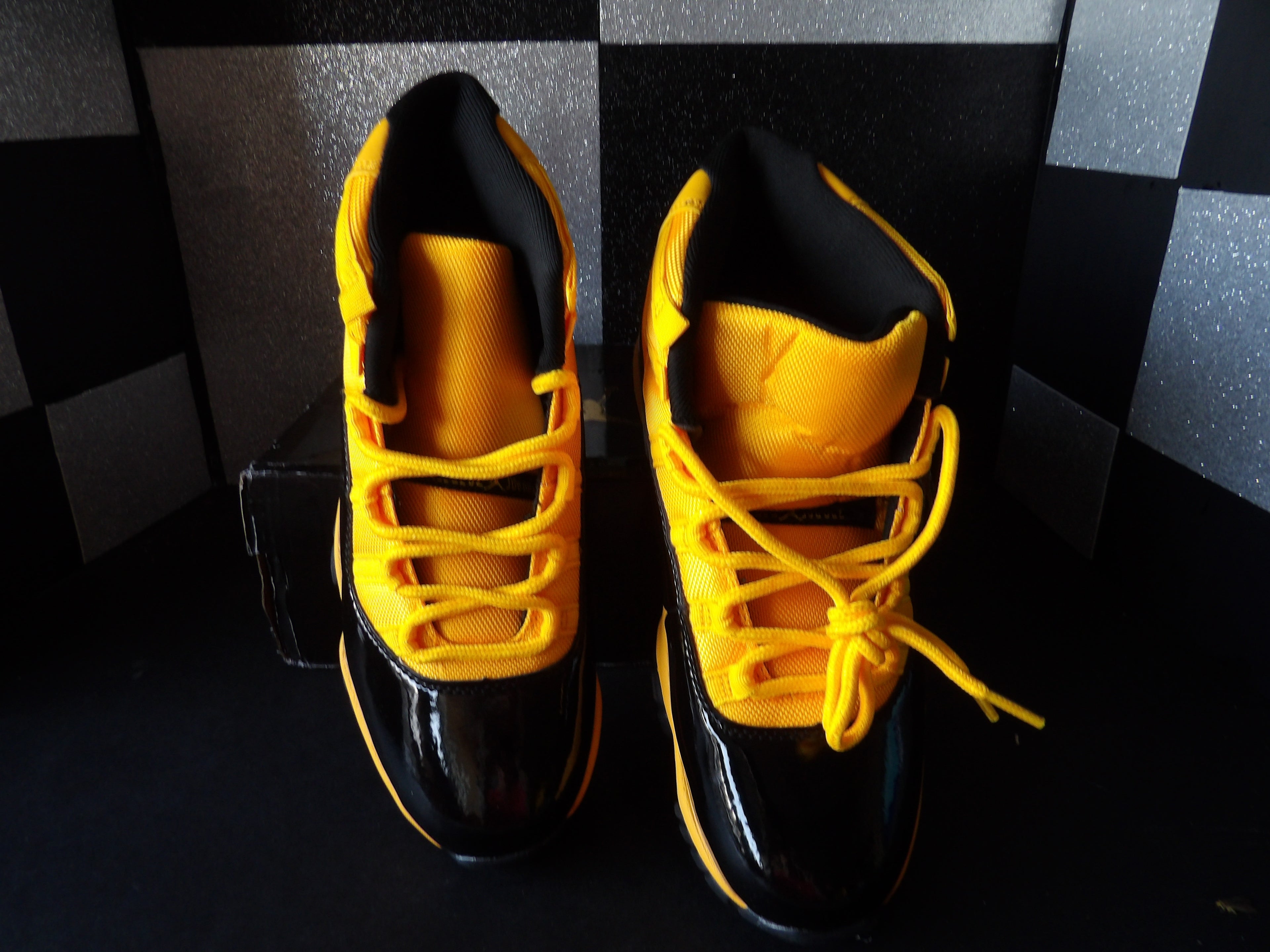 Air Jordan 11 Retro – Yellow/Black (Size US Men's 9.5)