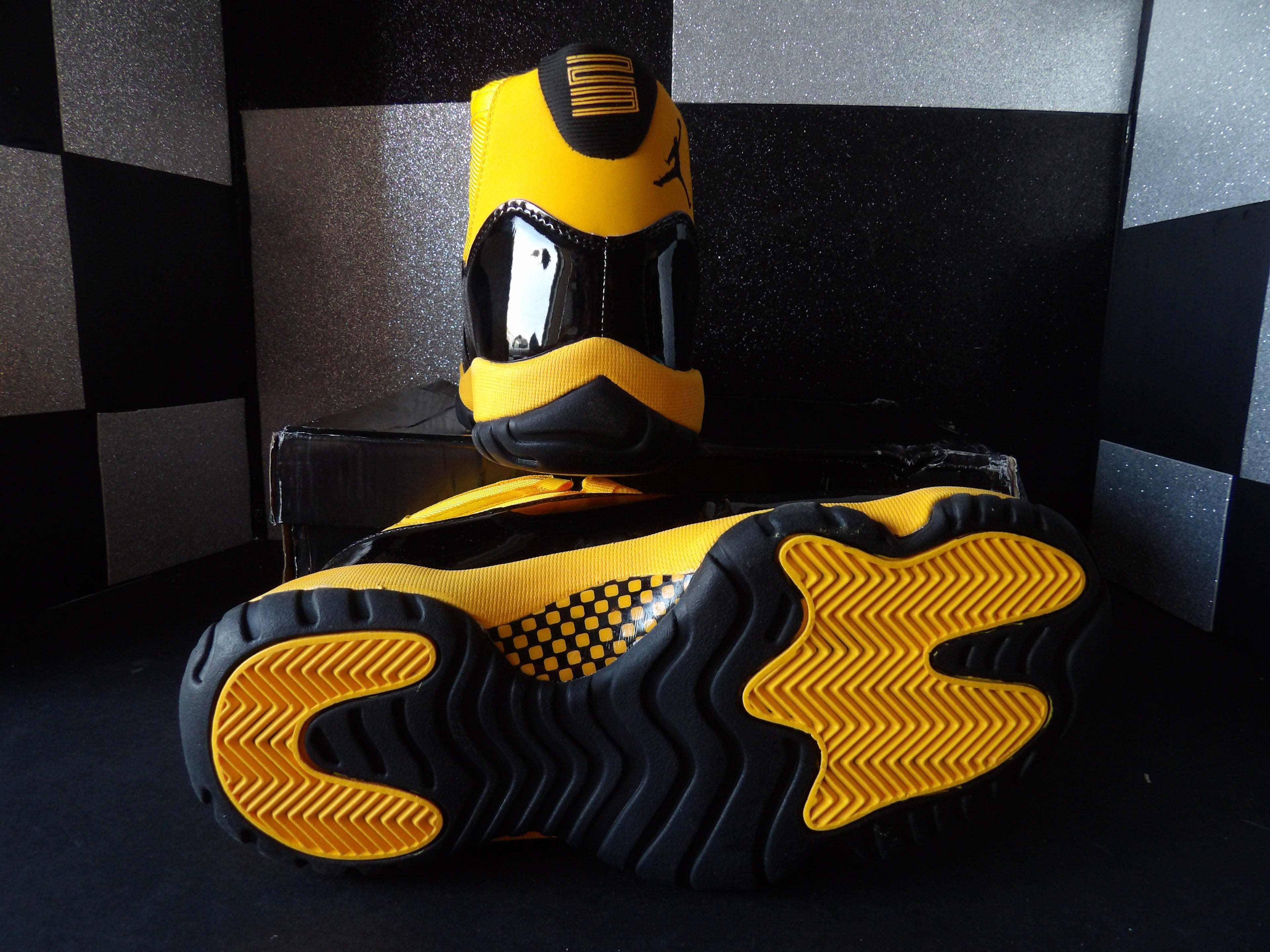 Air Jordan 11 Retro – Yellow/Black (Size US Men's 9.5)