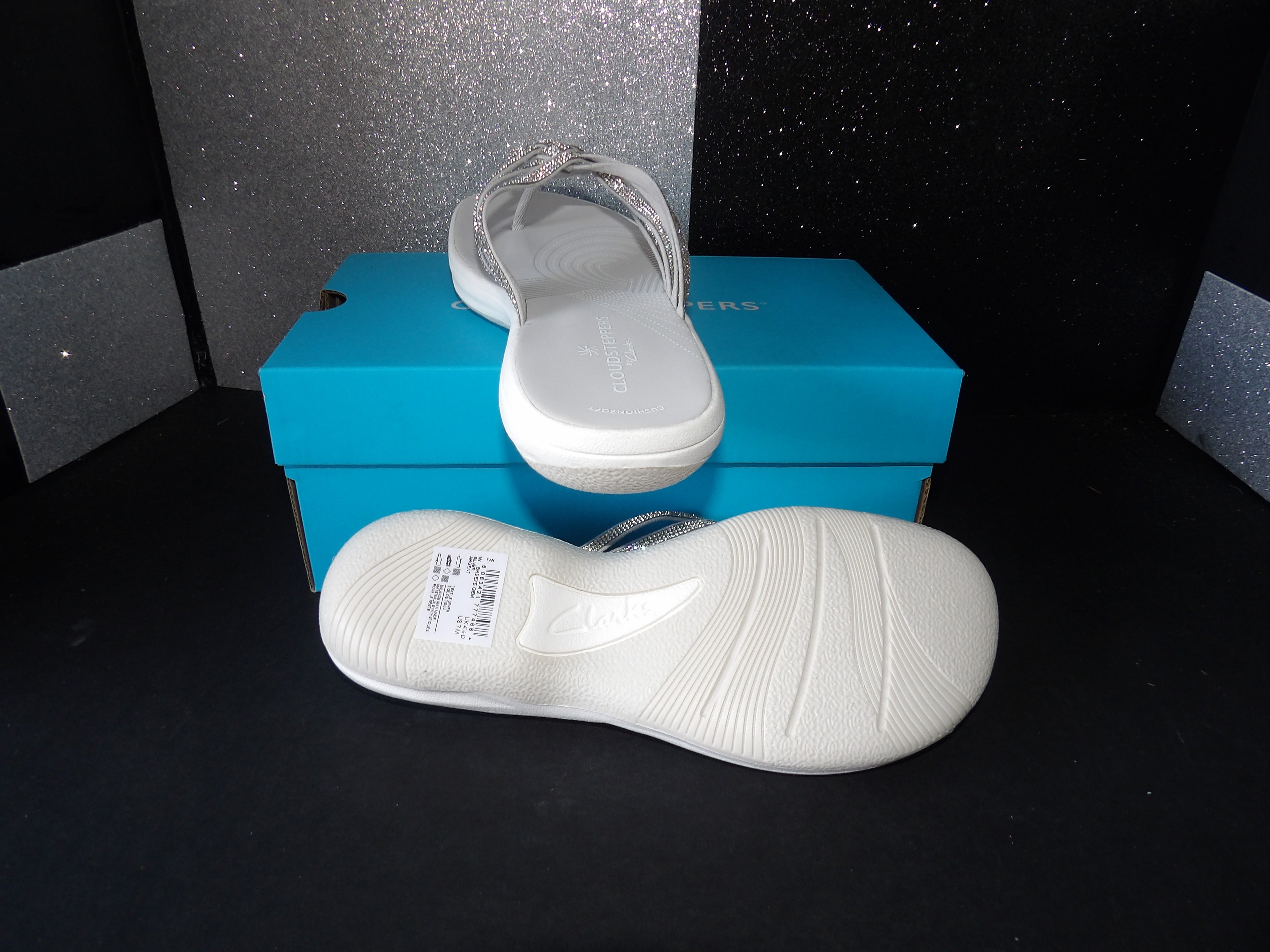 Clarks Cloudsteppers Rhinestone Thong Sandals – Silver (Size US Women's 7)