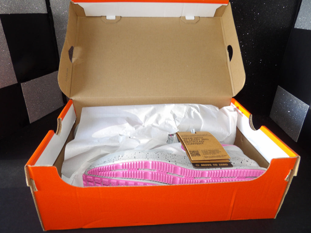 Nike Run Swift 3 SE Road Running Shoes – White/Pink (Size US Women's 8, Men's 6.5)
