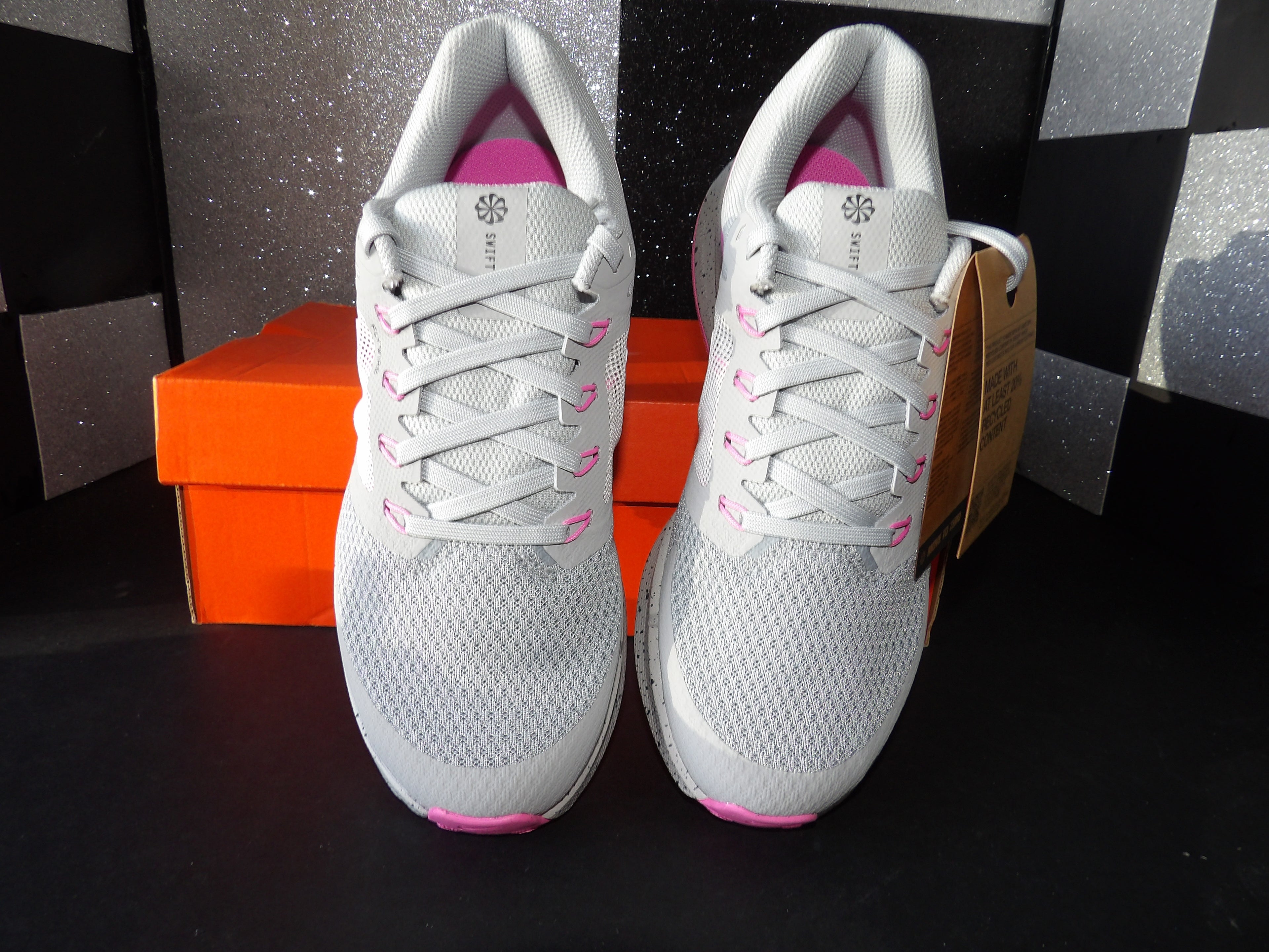 Nike Run Swift 3 SE Road Running Shoes – White/Pink (Size US Women's 8, Men's 6.5)