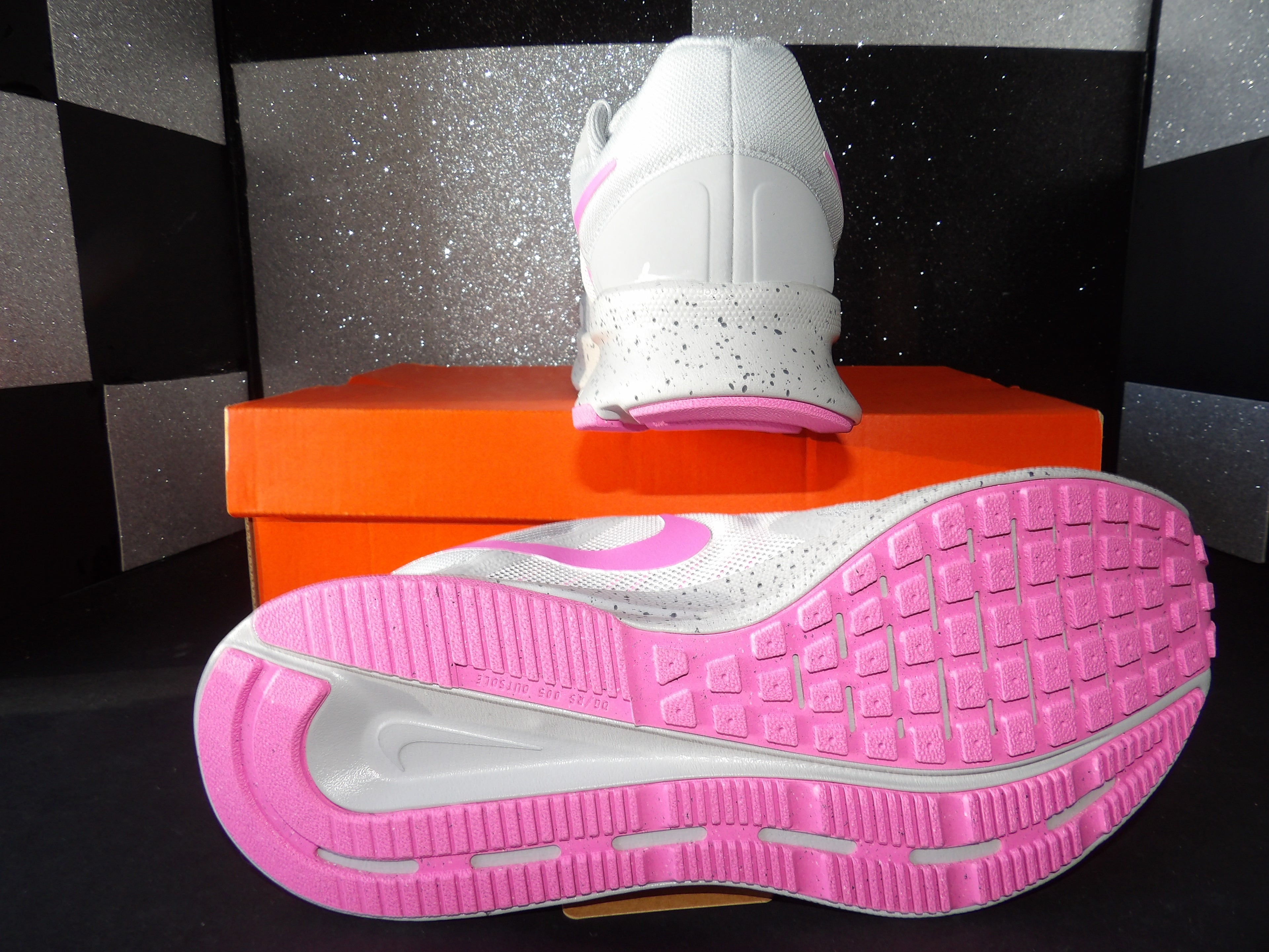 Nike Run Swift 3 SE Road Running Shoes – White/Pink (Size US Women's 8, Men's 6.5)