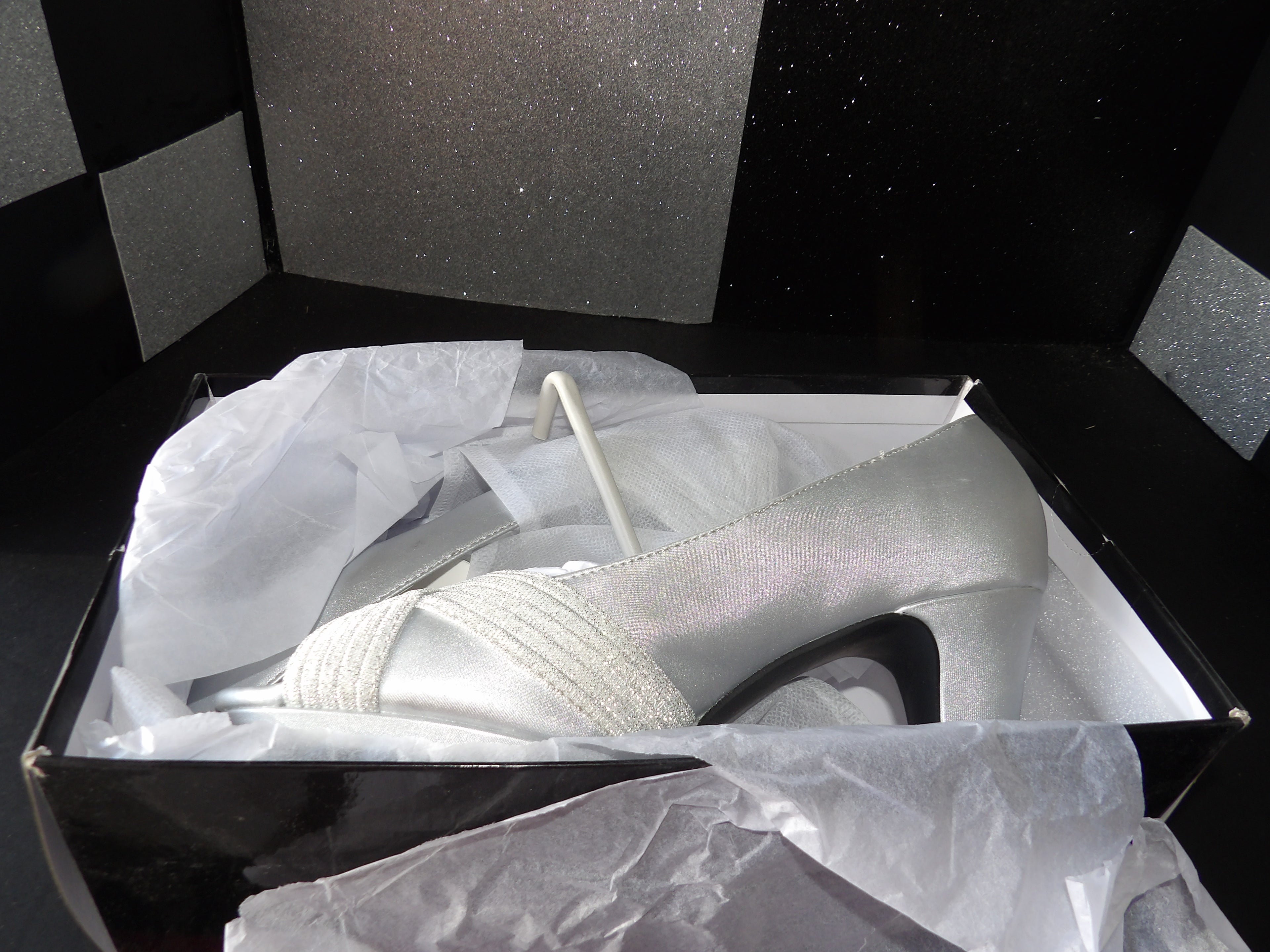 Easy Street Alive 5 Lavish Heels- White (US Women's 8.5)