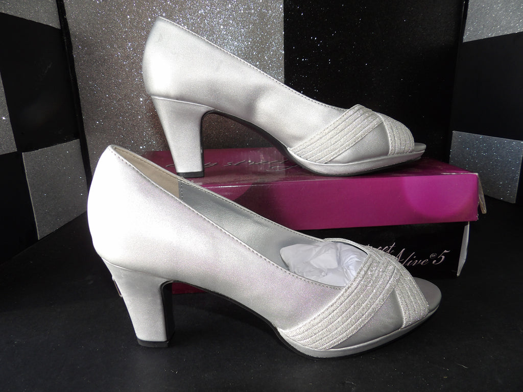 Easy Street Alive 5 Lavish Heels- White (US Women's 8.5)