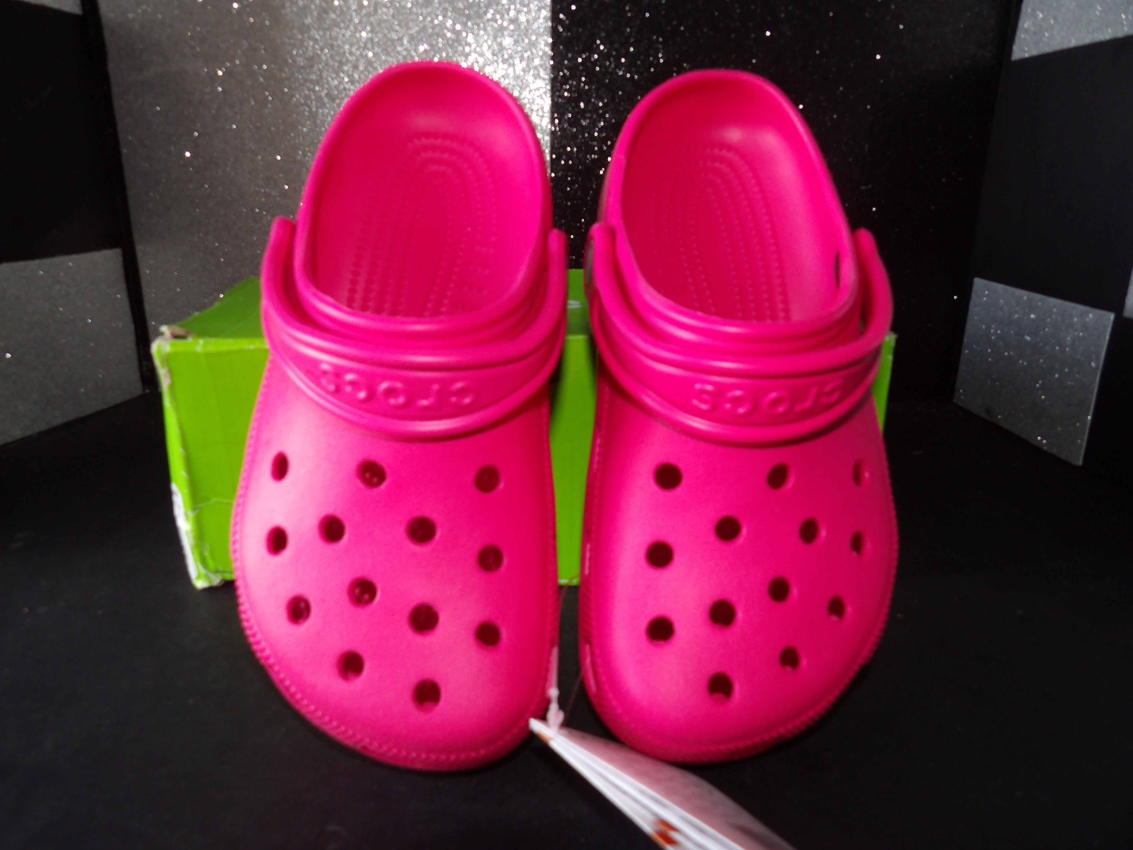 Crocs- Dragon Fruit (US Men's 3 Women's 5)