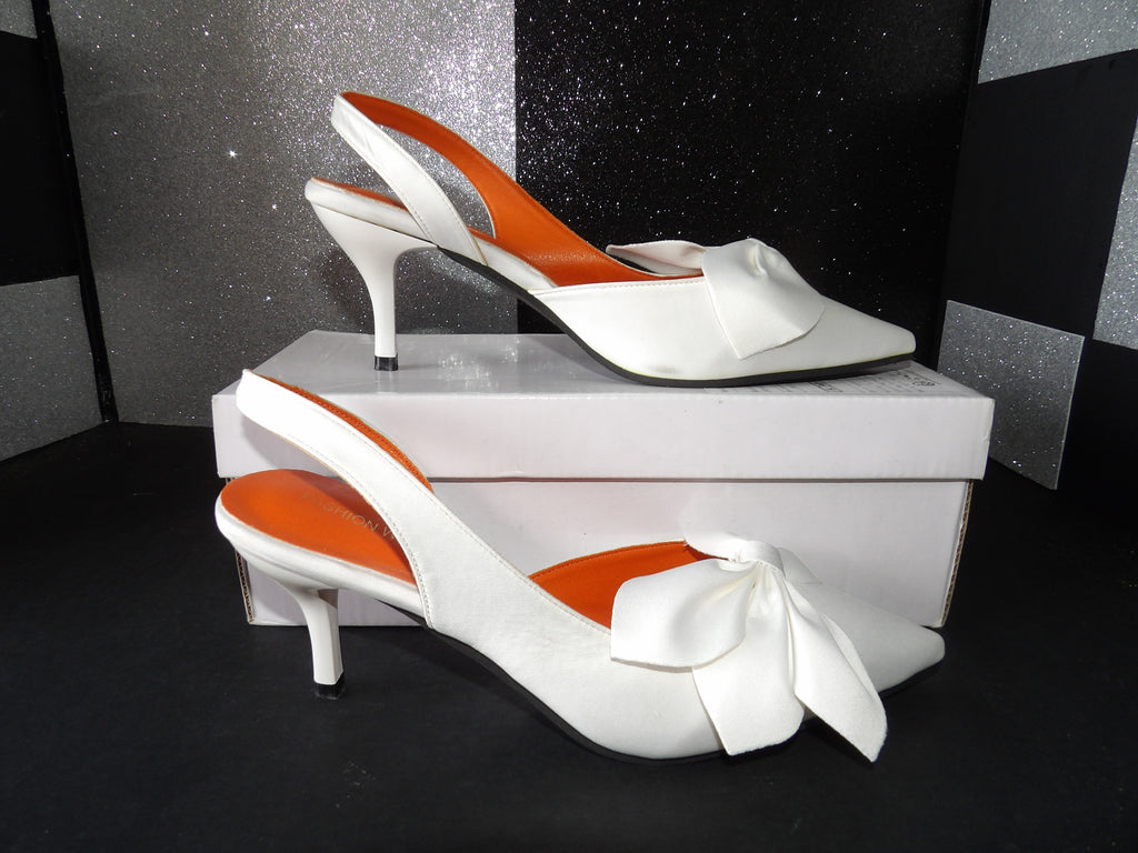 Fashion Shoes- White Heels With Bow (US Women's 6)
