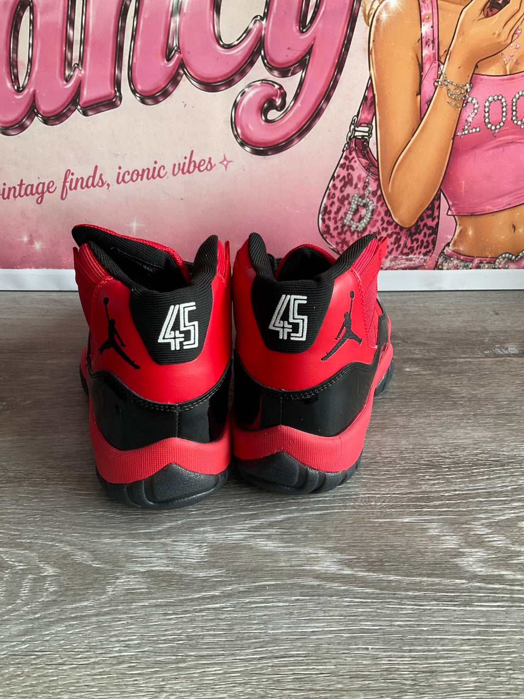 Jordan 11 Retro (Size M10)
