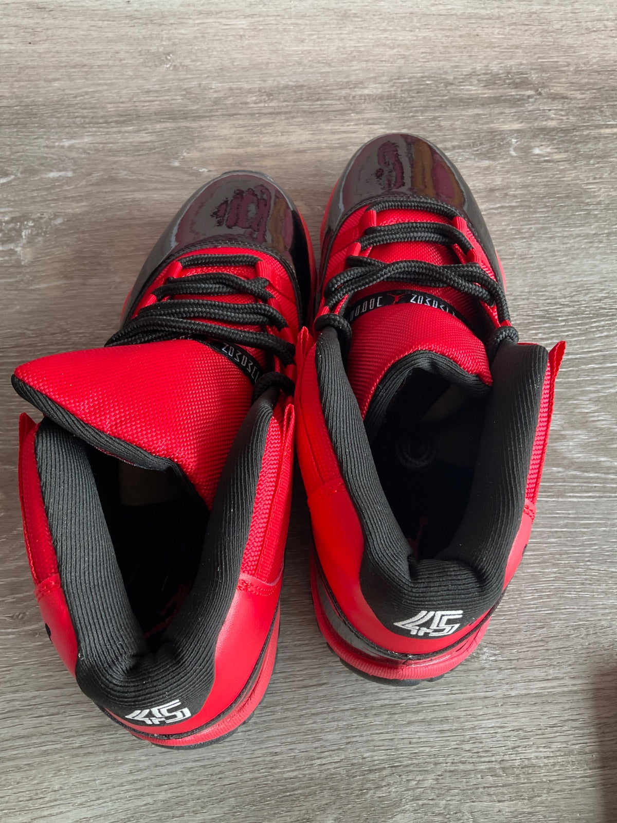 Jordan 11 Retro (Size M10)