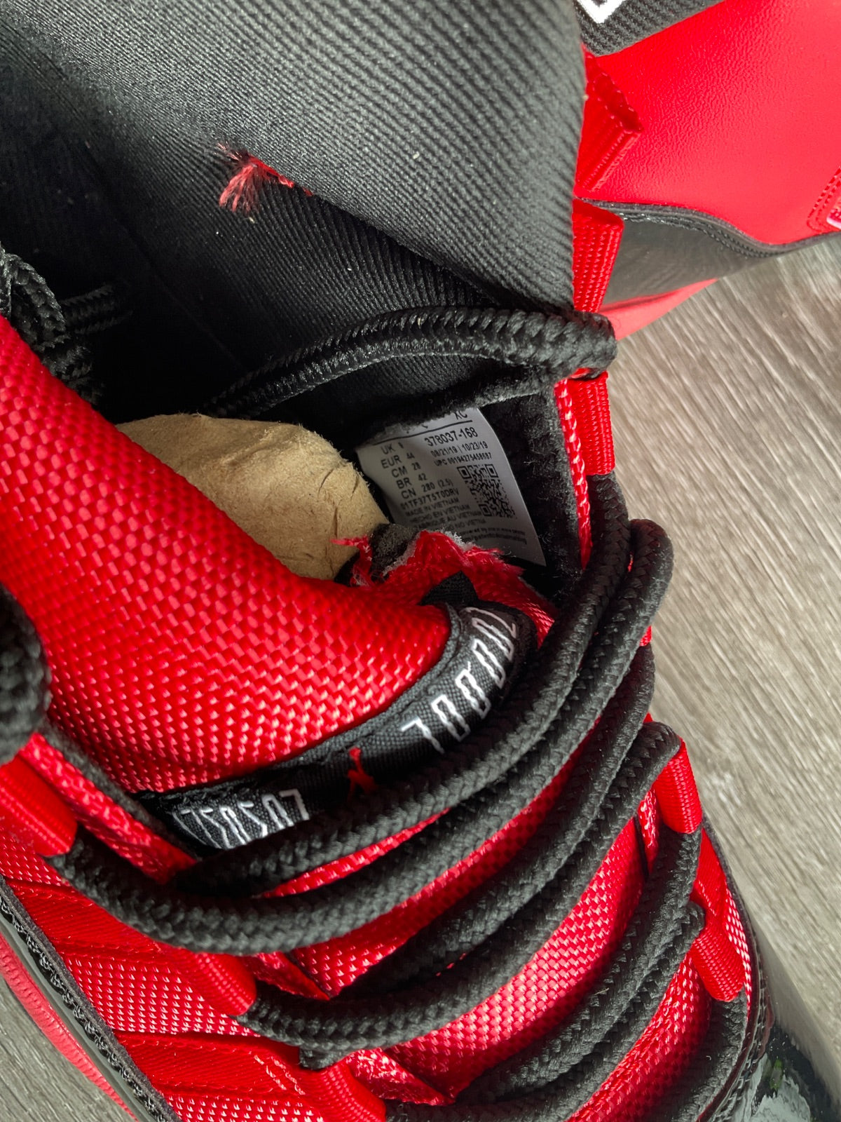 Jordan 11 Retro (Size M10)