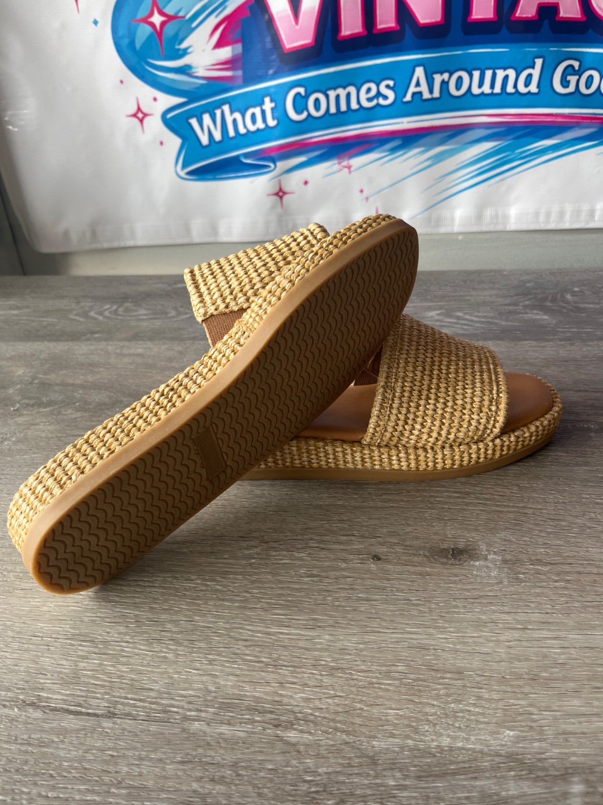 Steve Madden Boardwalk (Size 8.5)