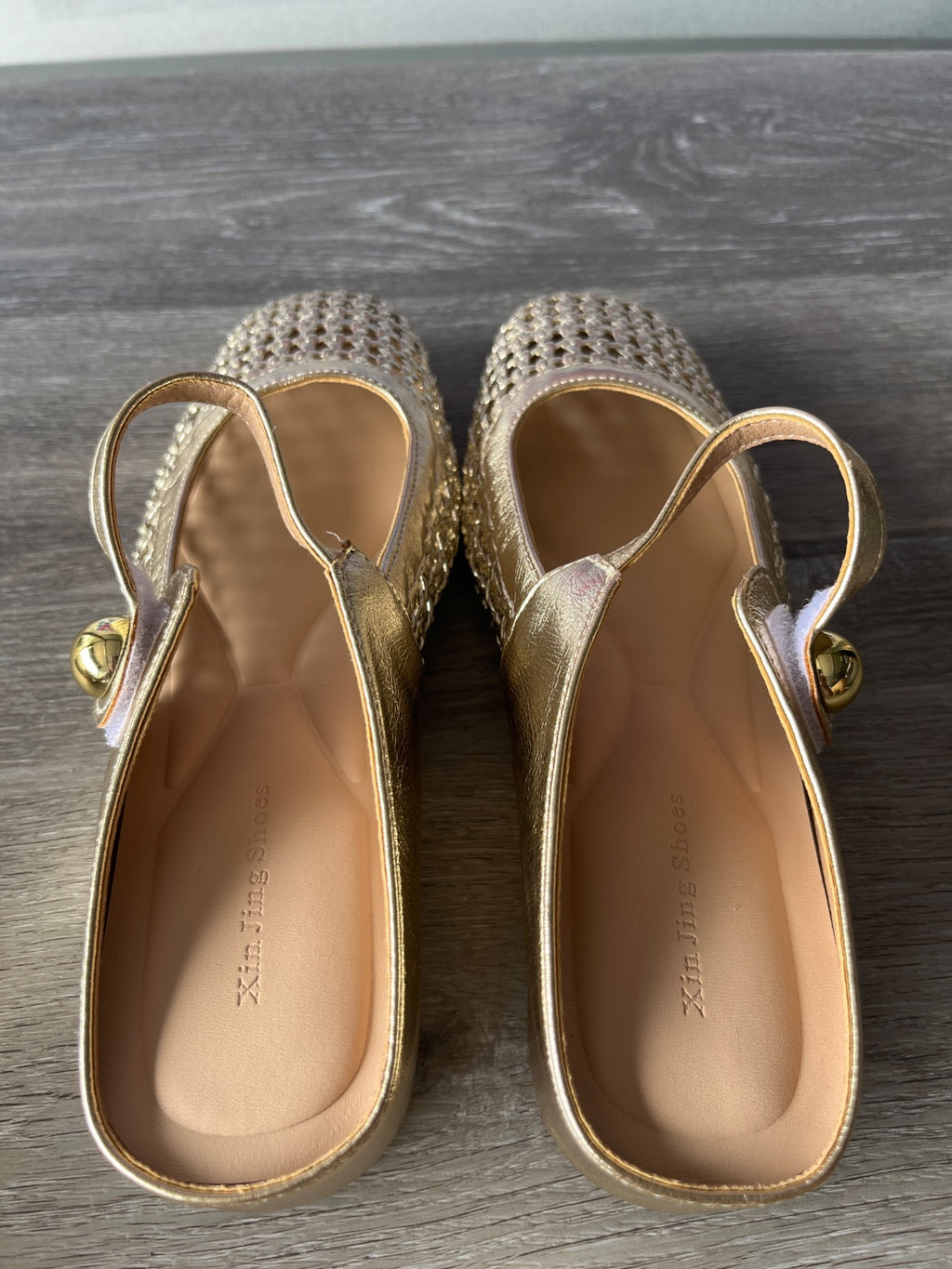 Xin Jing Slip ons (Size W6.5)