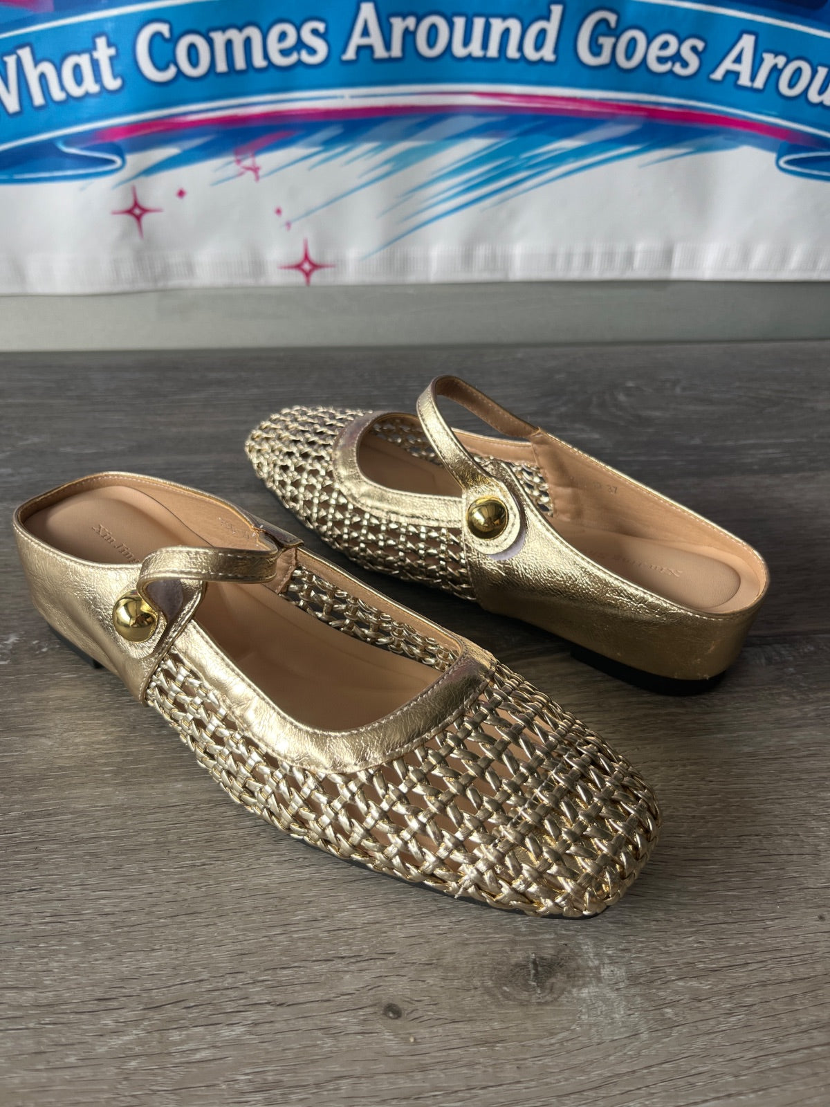 Xin Jing Slip ons (Size W6.5)