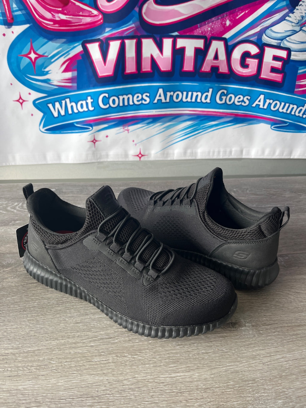 Sketchers Slip Resistant Sneaker (Size M10)