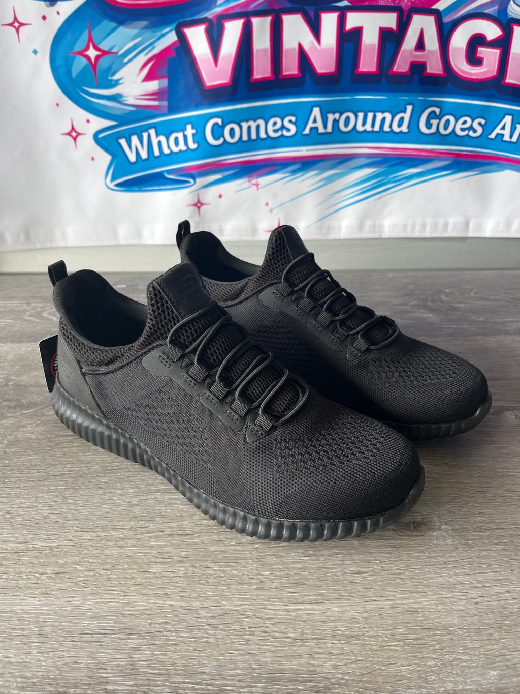 Sketchers Slip Resistant Sneaker (Size M10)