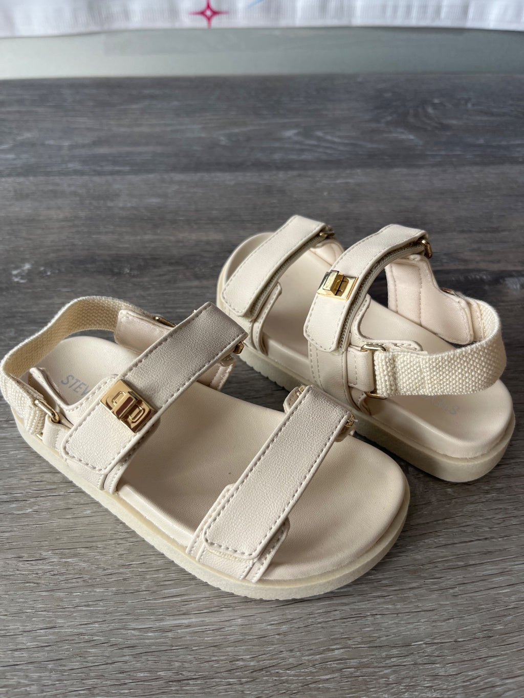 Steve Madden Sandal (Size W9)