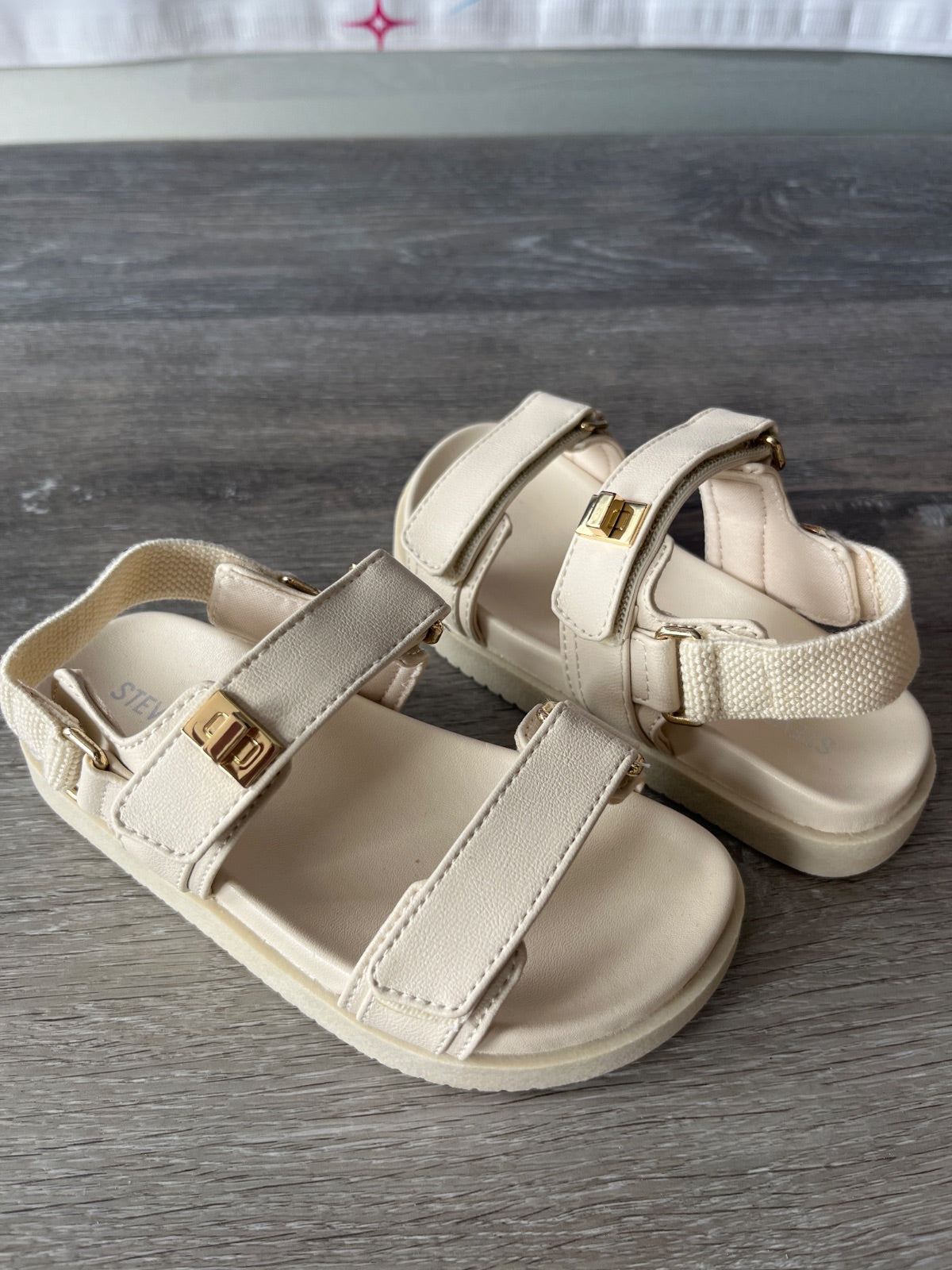 Steve Madden Sandal (Size W9)