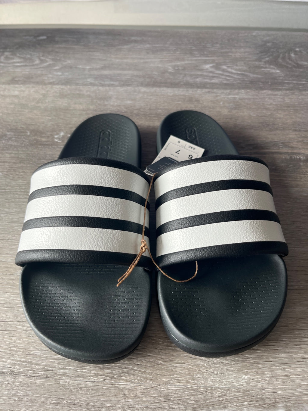 Adidas Adilette Comfort 2.0 (Size M6 W7)