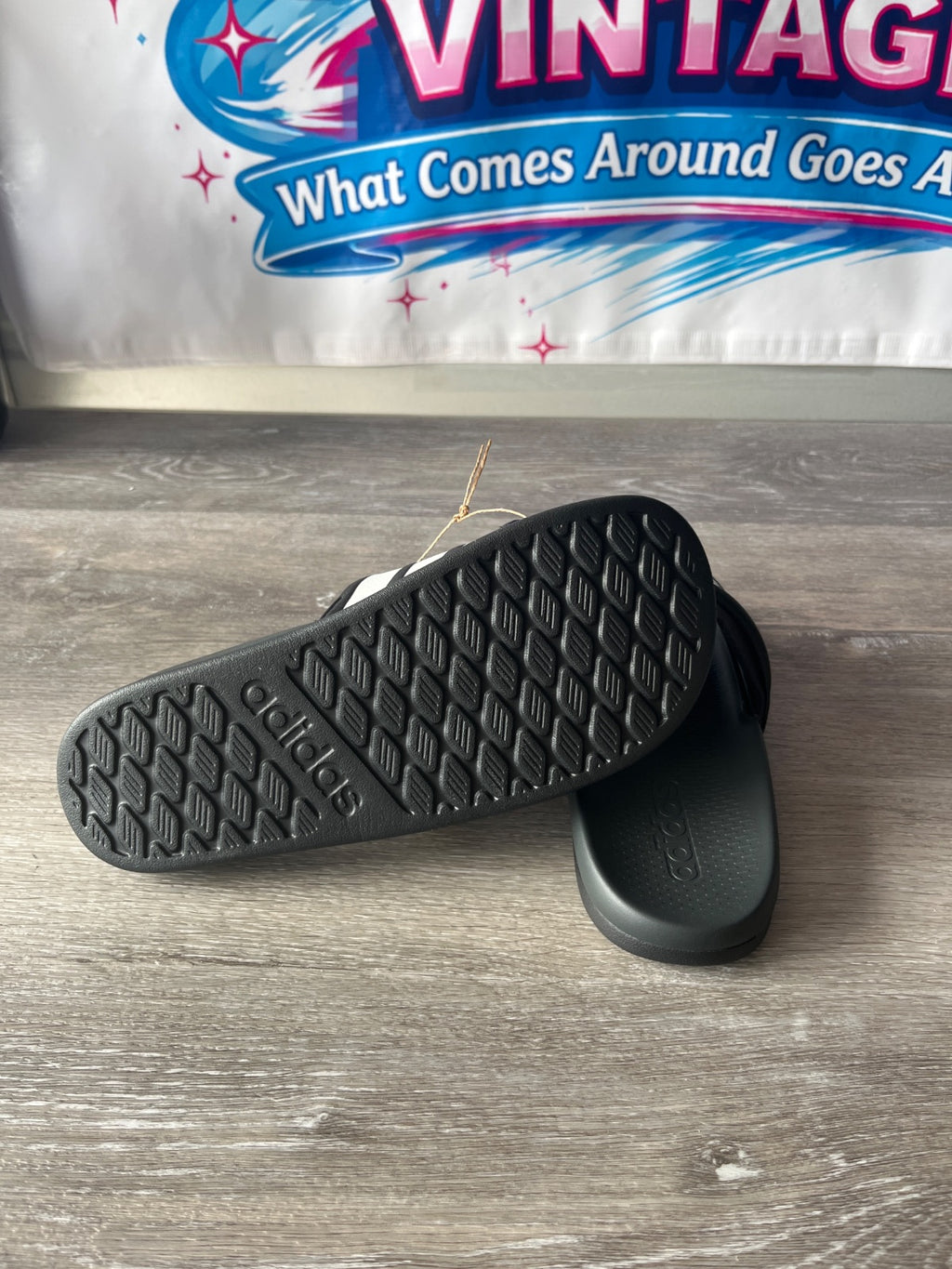 Adidas Adilette Comfort 2.0 (Size M6 W7)