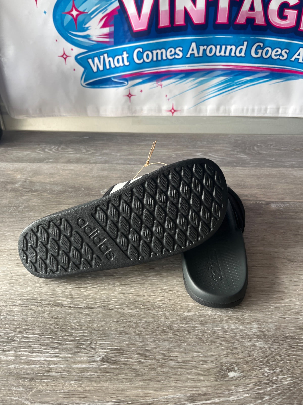 Adidas Adilette Comfort 2.0 (Size M6 W7)