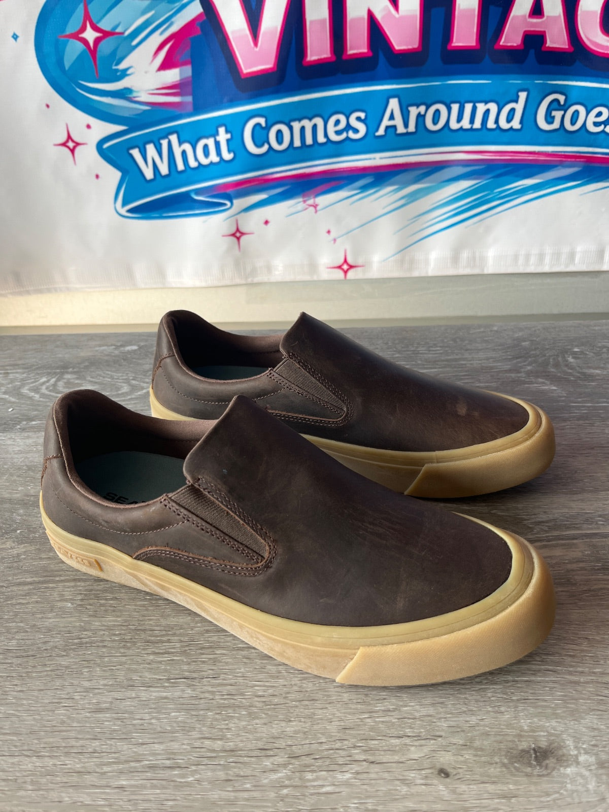 SeaVees Hawthorne Slip On (Size M9)