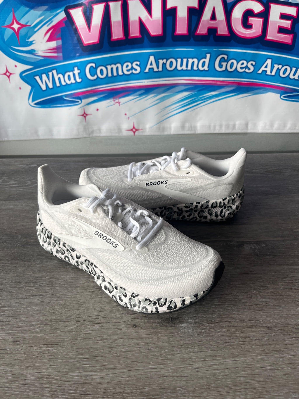 Brooks Revel 9 Sneaker (Size W8)