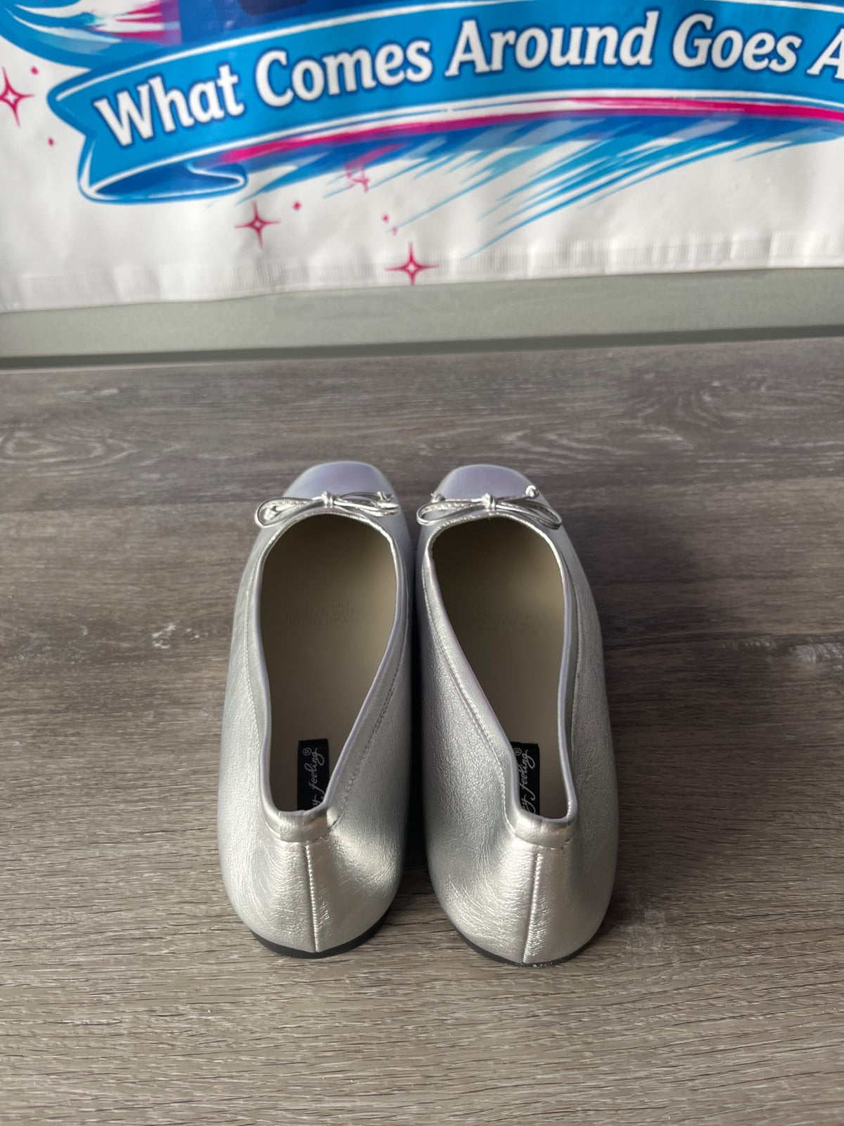 Happy Feeling Silver Flats With Bow (Size W8.5)