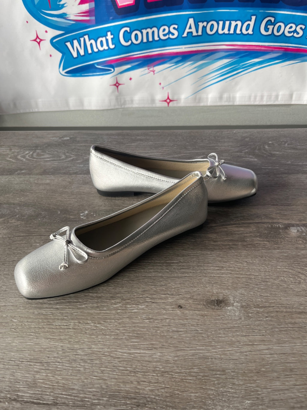 Happy Feeling Silver Flats With Bow (Size W8.5)