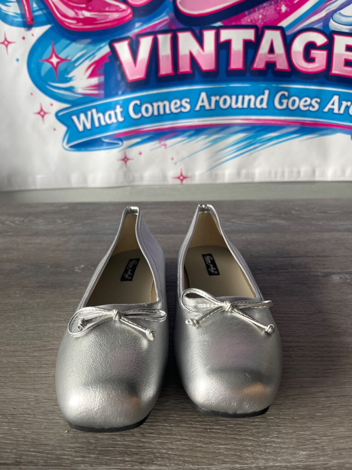 Happy Feeling Silver Flats With Bow (Size W8.5)