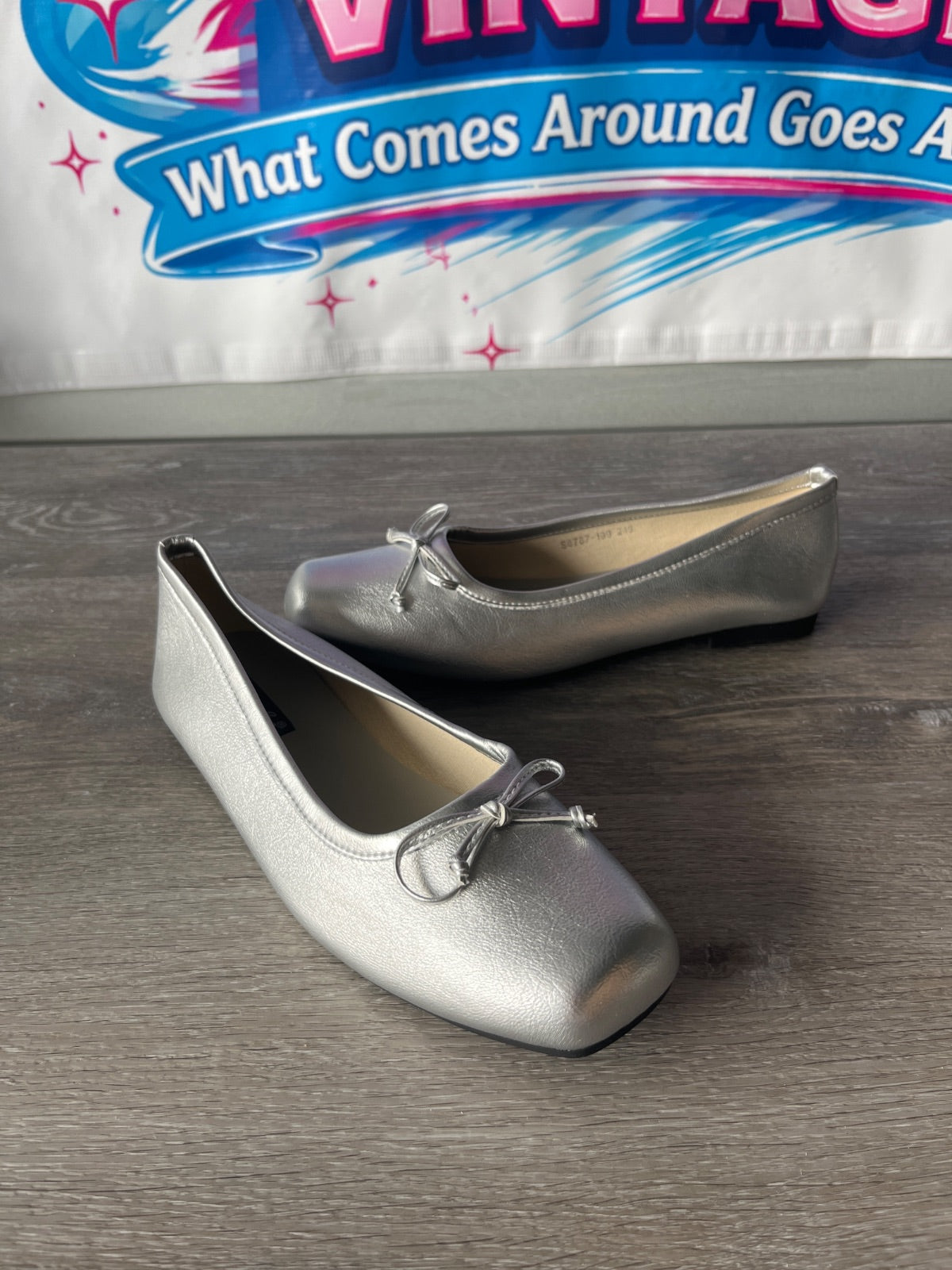 Happy Feeling Silver Flats With Bow (Size W8.5)