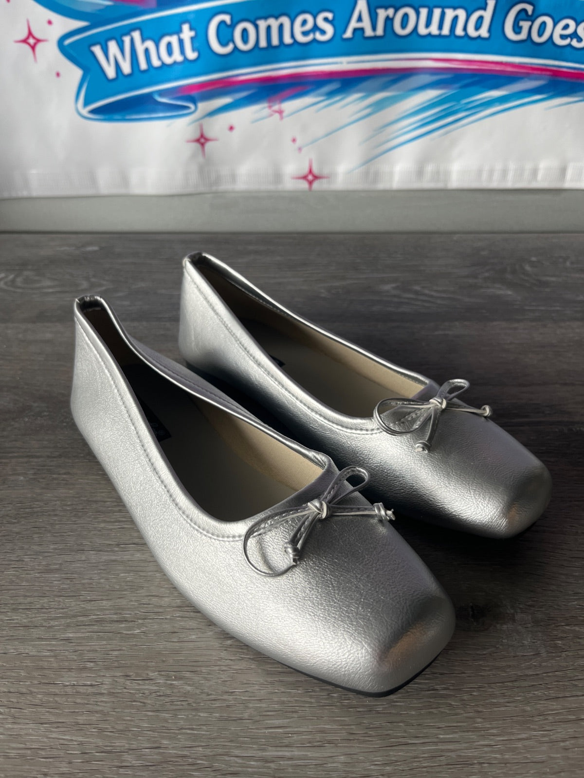 Happy Feeling Silver Flats With Bow (Size W8.5)