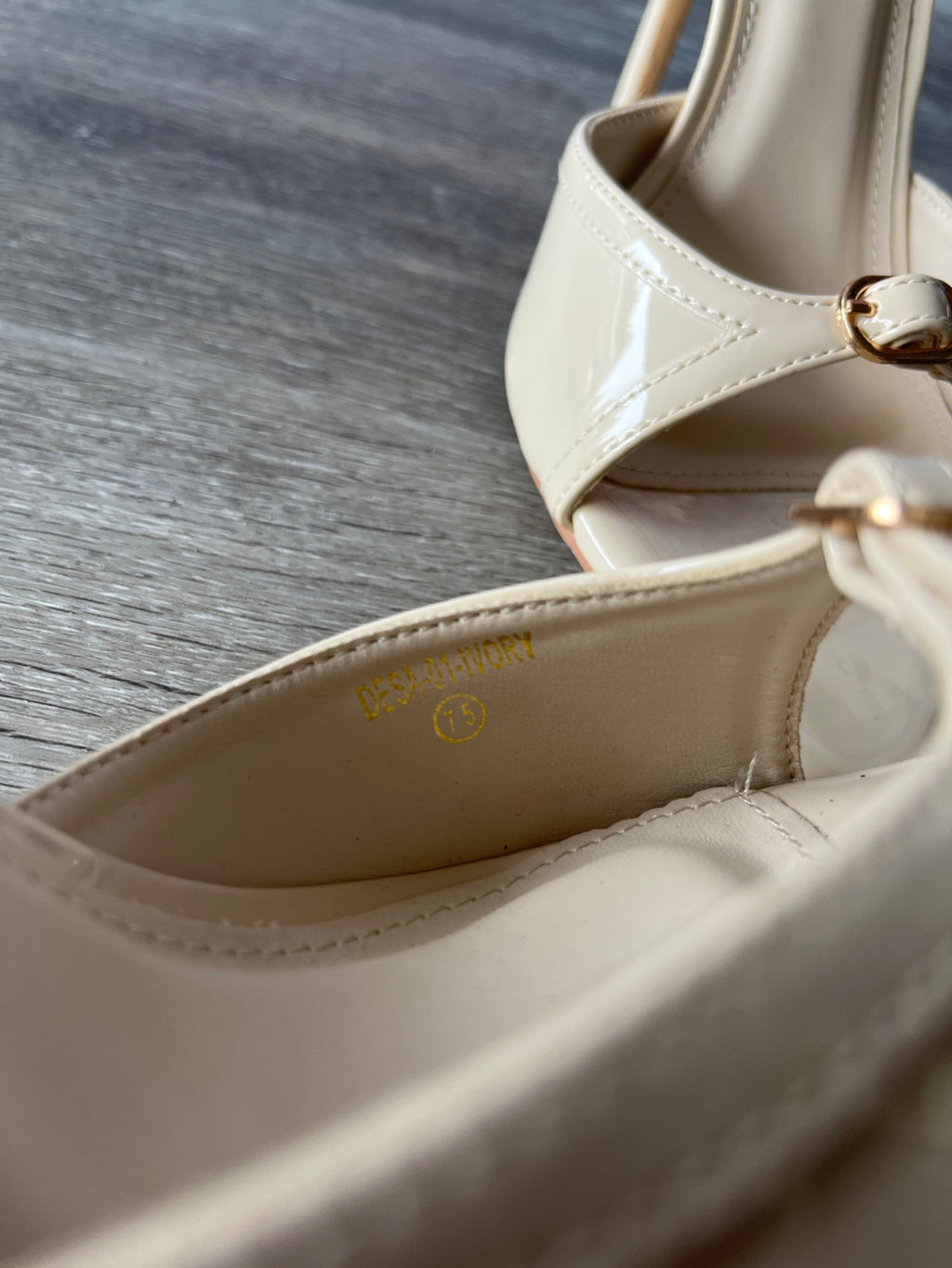 Windsor Desa Nude Thin Heel(Size W7.5)