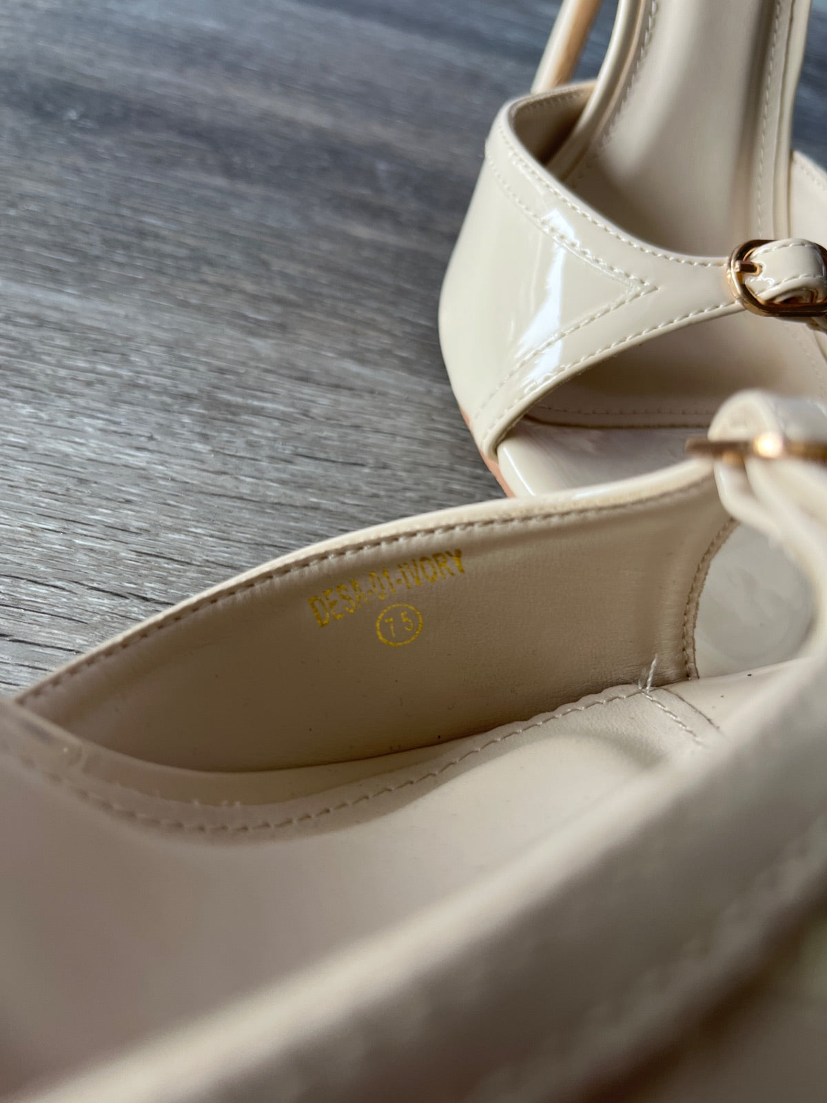 Windsor Desa Nude Thin Heel(Size W7.5)
