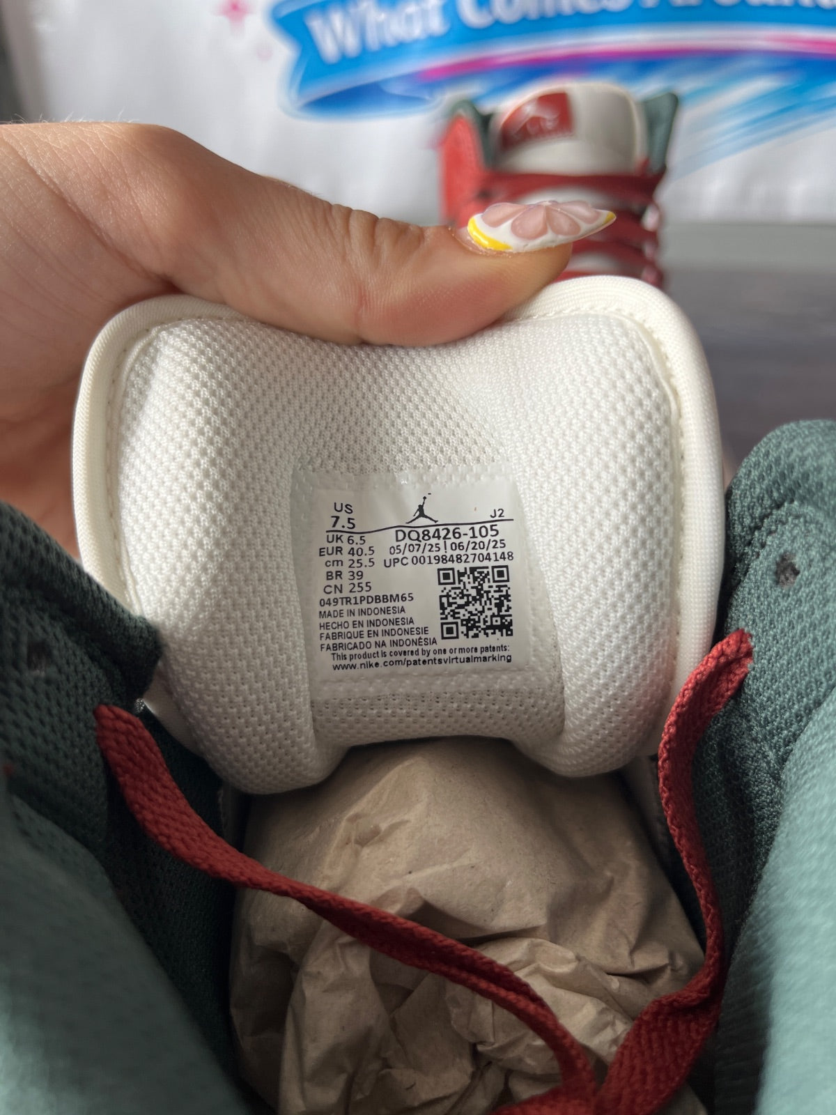 Nike Air Jordan 1 Mid (Size M7.5)