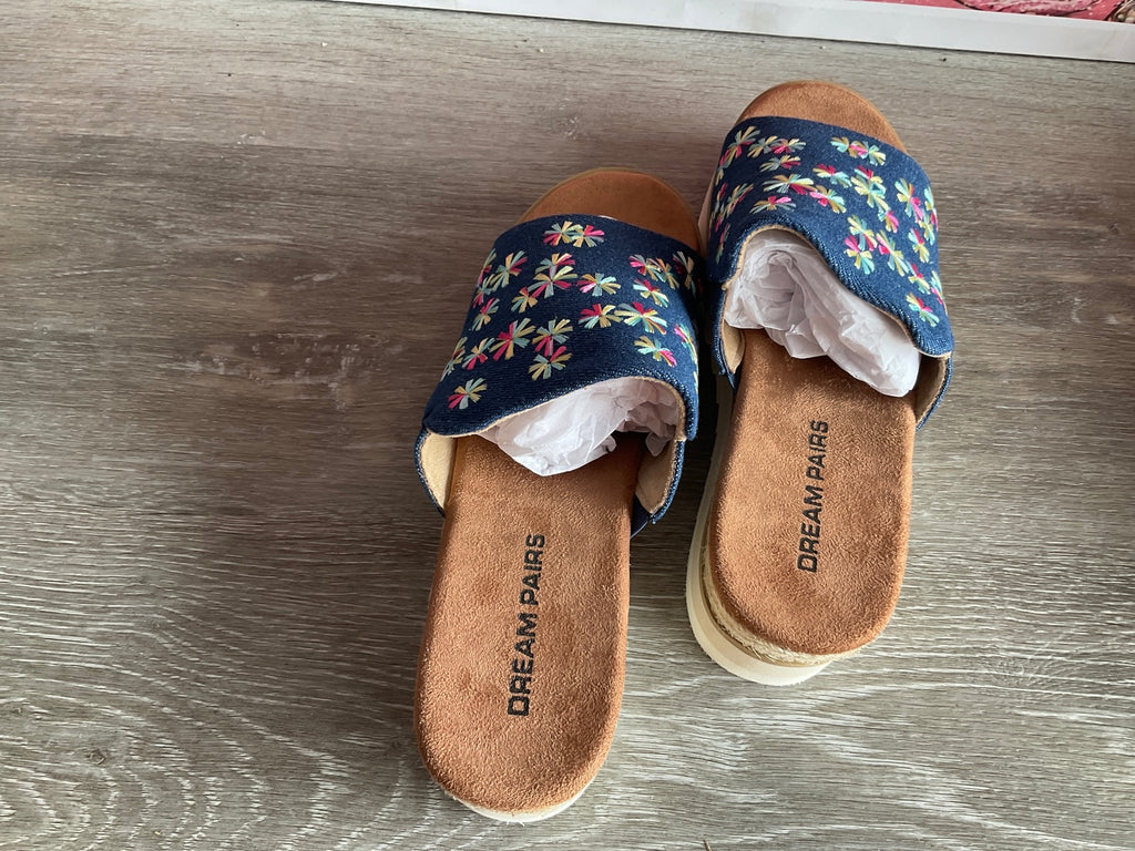 Dream Pairs Denim Floral (Size W7.5)