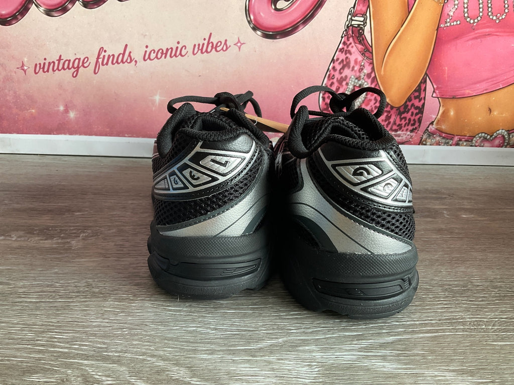 ASICS Gel Black Pure (Size 6.5 Kids W8)