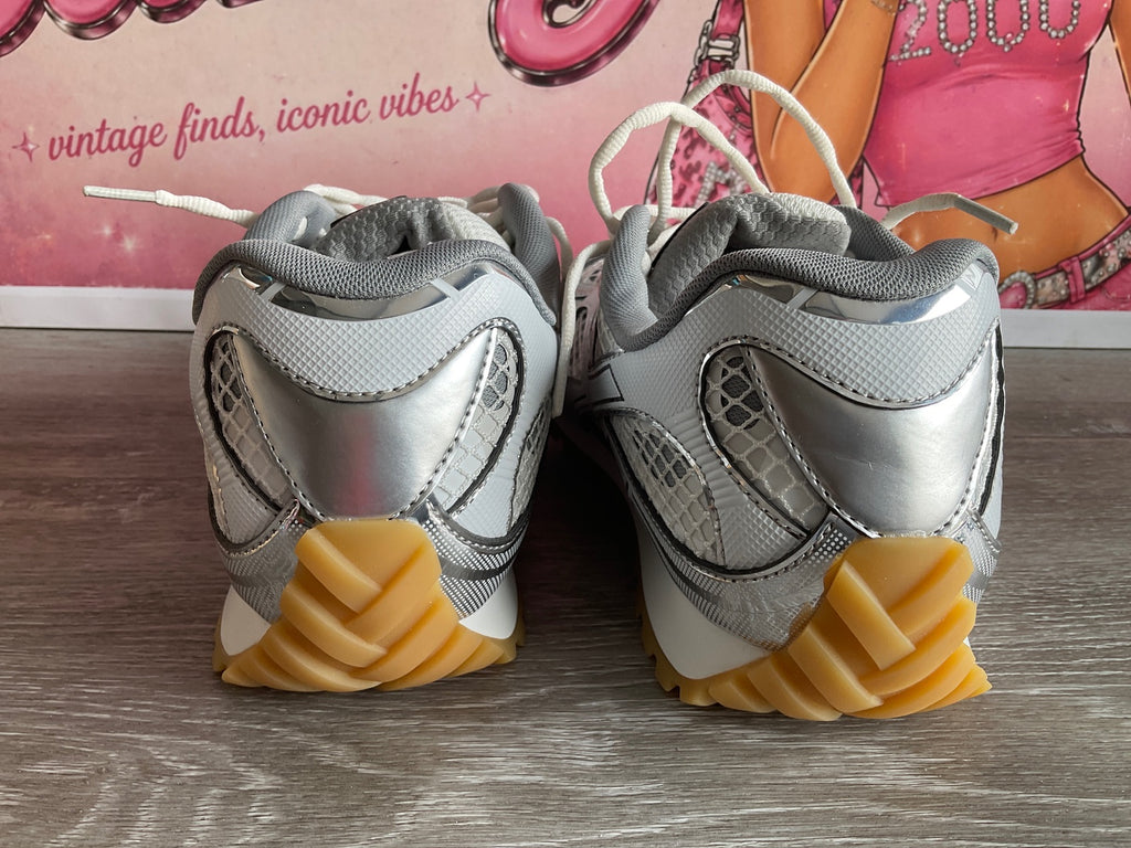 Bottege Veneta Orbit (Size M13)