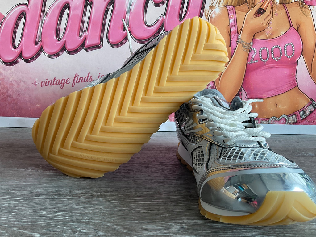 Bottege Veneta Orbit (Size M13)