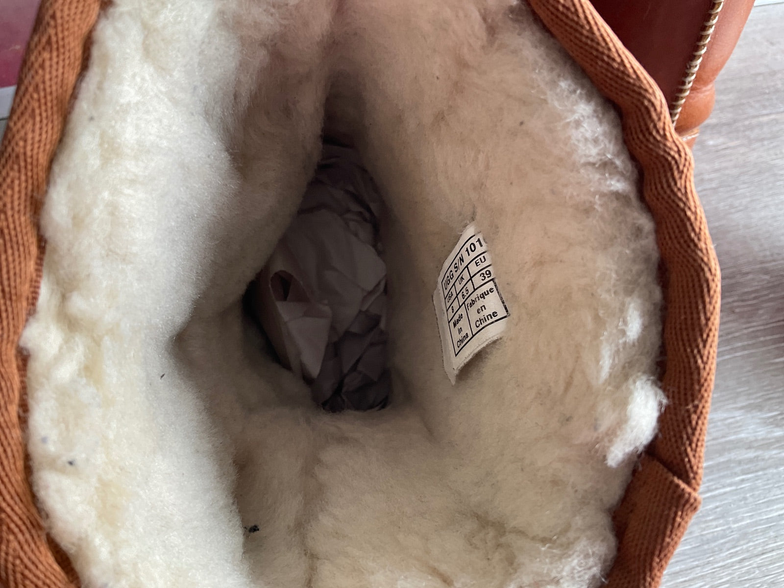 Ugg Classic Short Leather (Size W8)