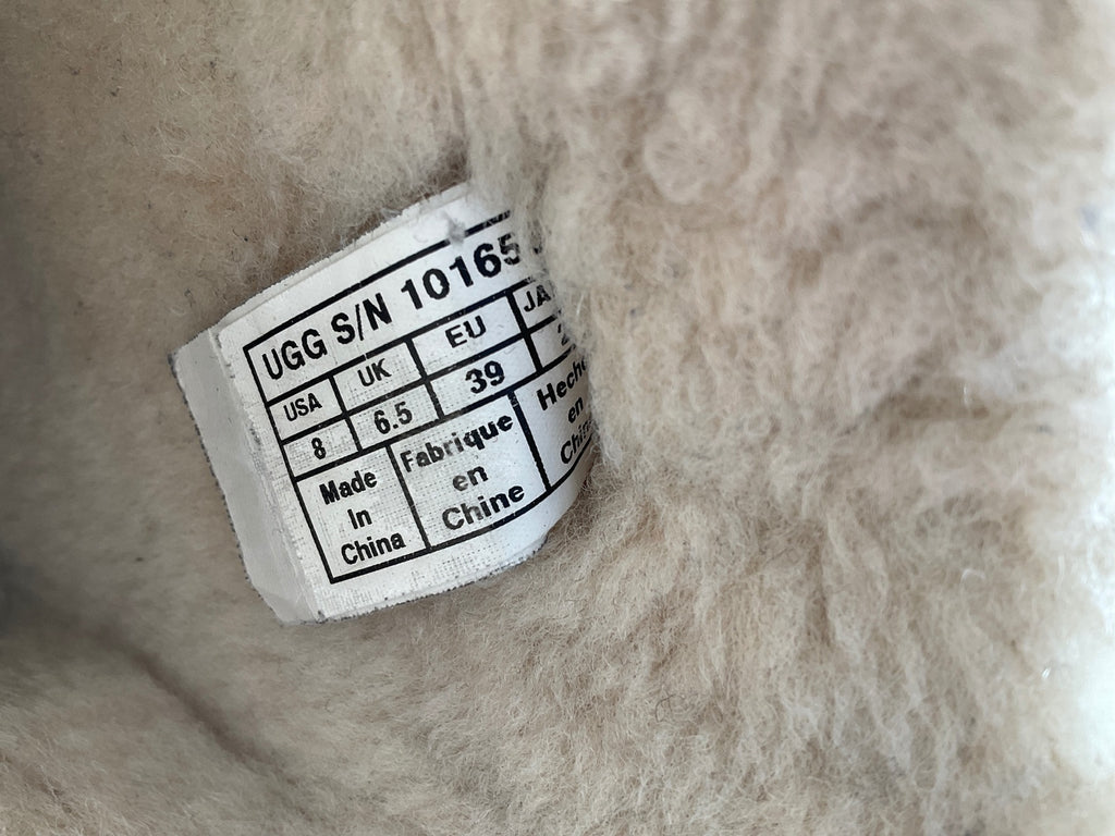 Ugg Classic Short Leather (Size W8)