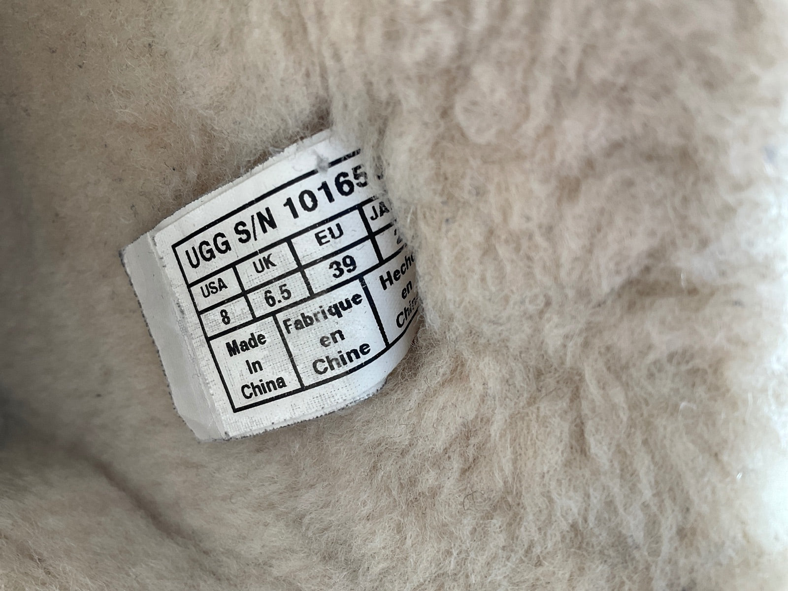 Ugg Classic Short Leather (Size W8)
