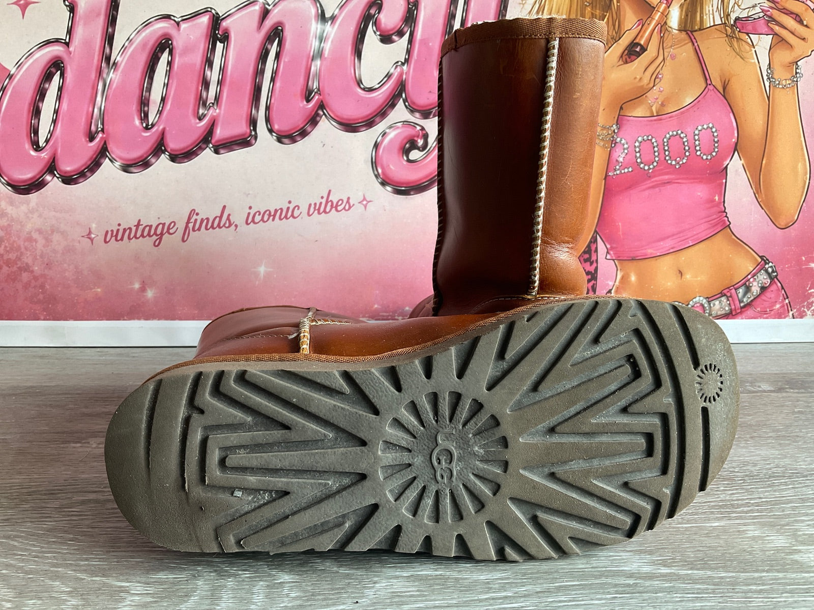 Ugg Classic Short Leather (Size W8)