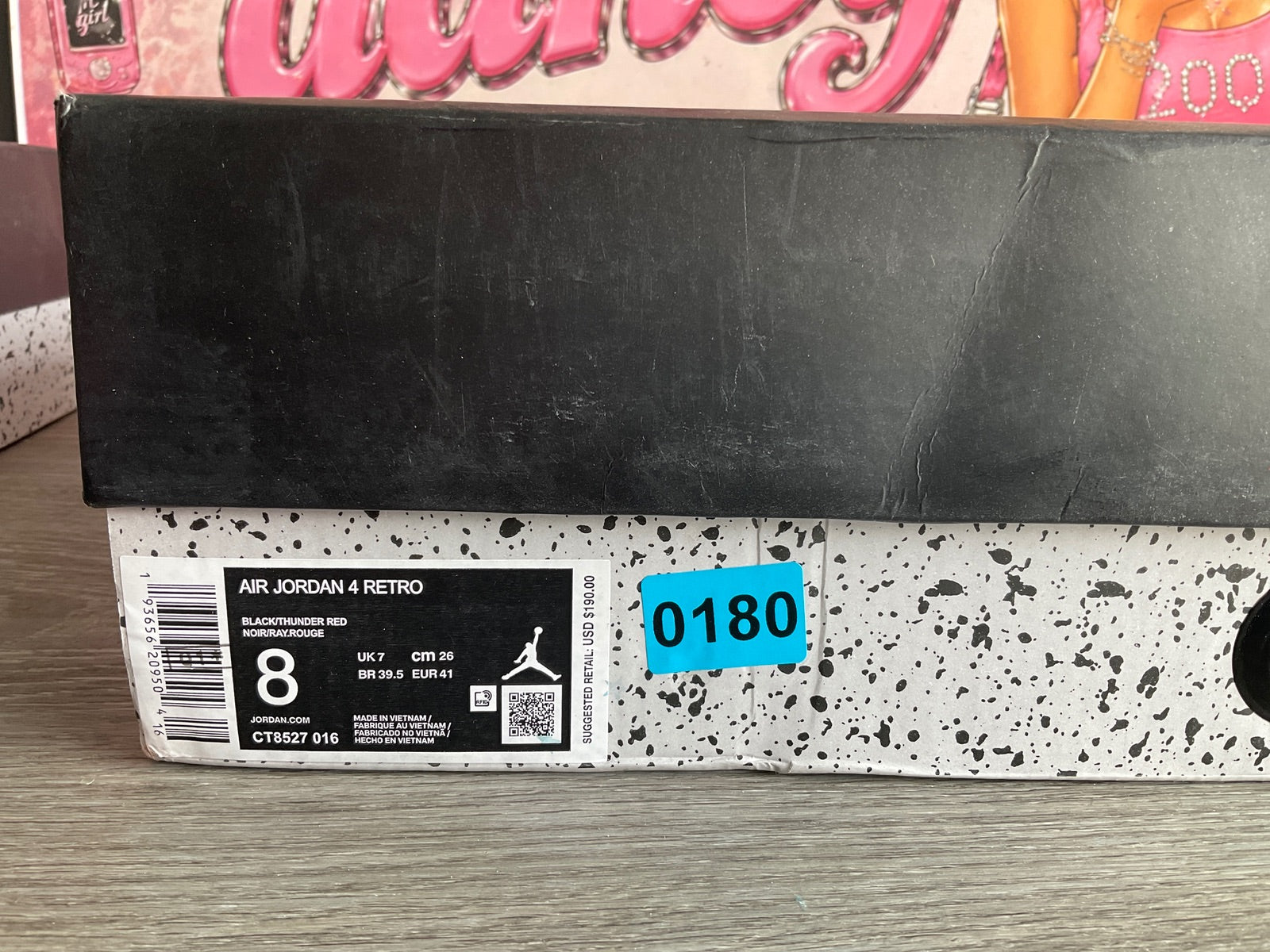 Air Jordan 4Retro (Size 8)
