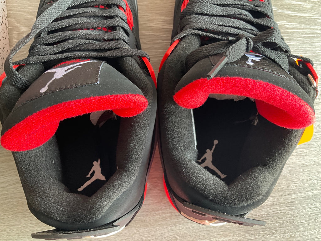 Air Jordan 4Retro (Size 8)