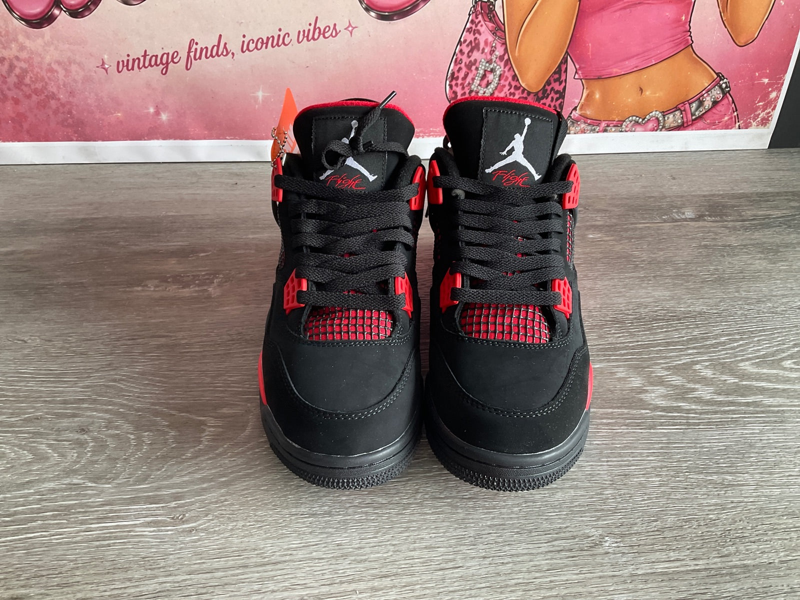 Air Jordan 4Retro (Size 8)