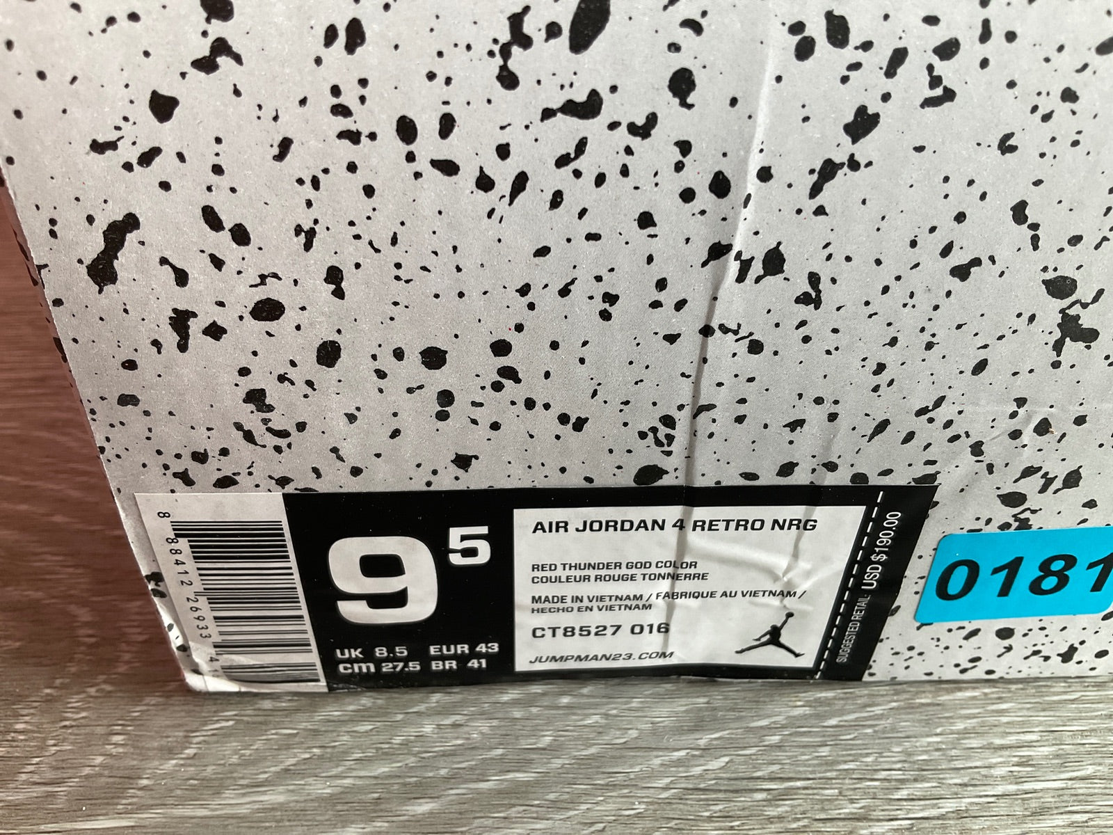 Air Jordan 4Retro (Size 9.5)