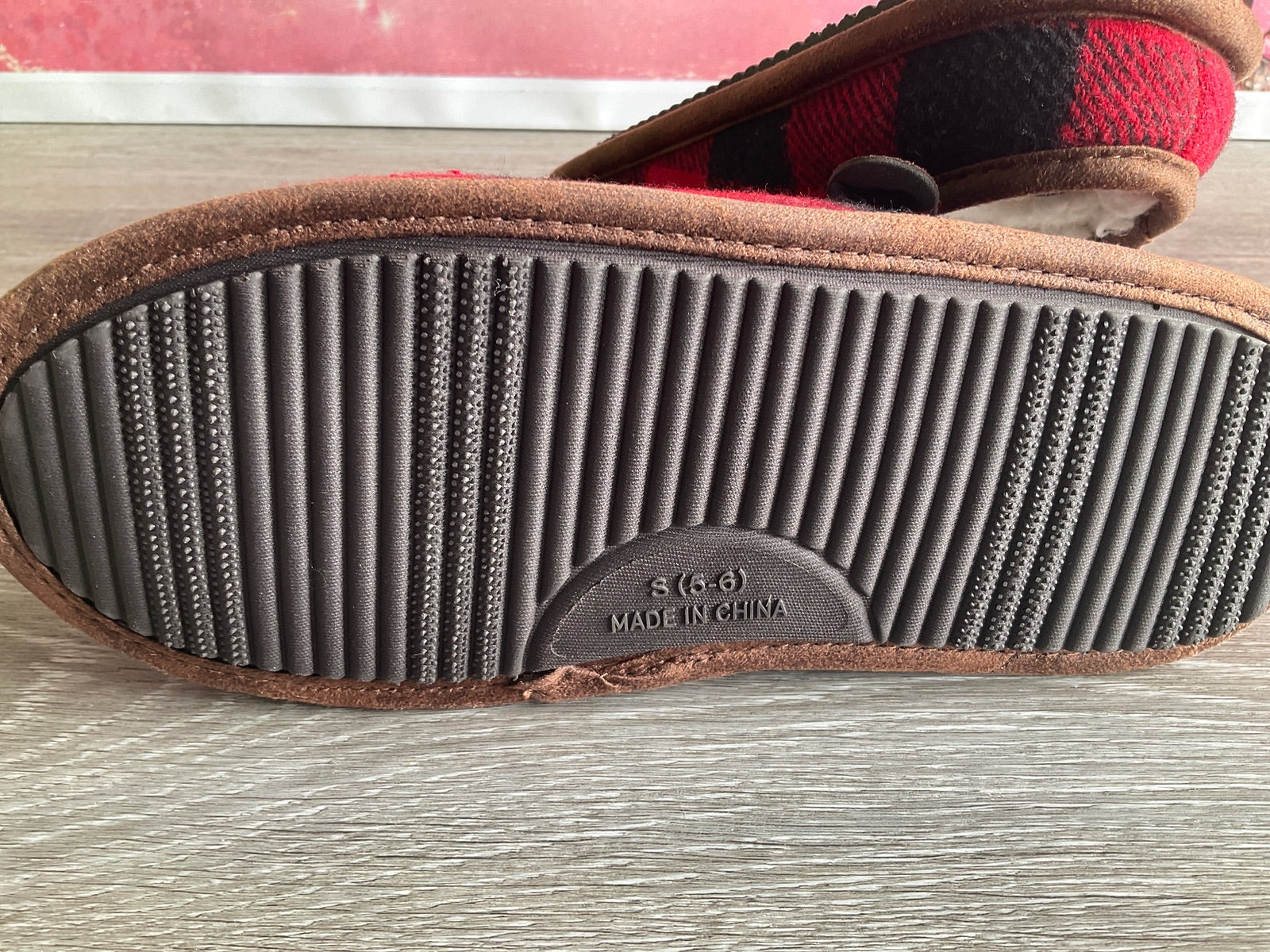 Eddie Bauer Novelty Slipper (Size M5-6)
